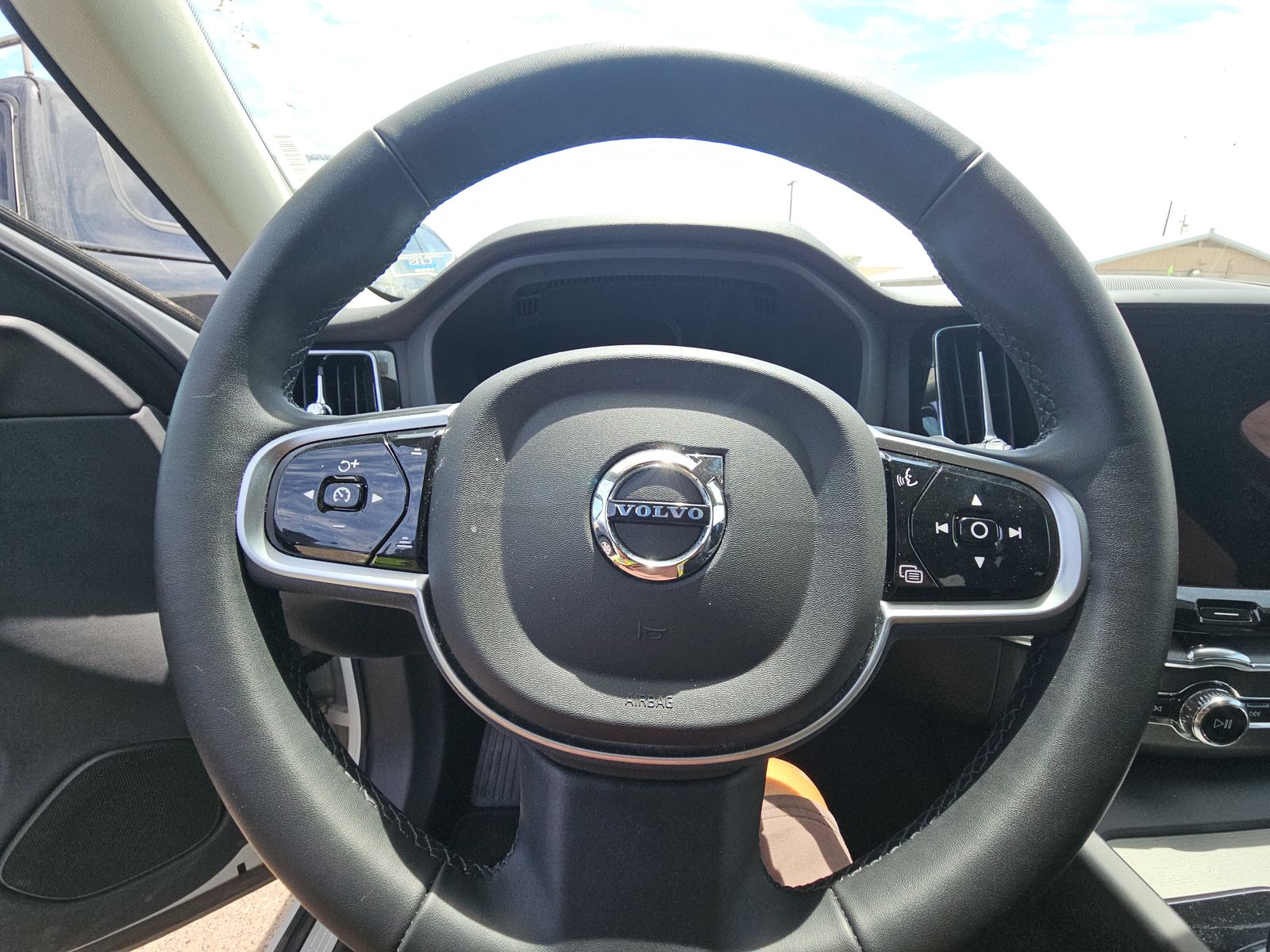 2025 Volvo XC60 B5 Plus AWD