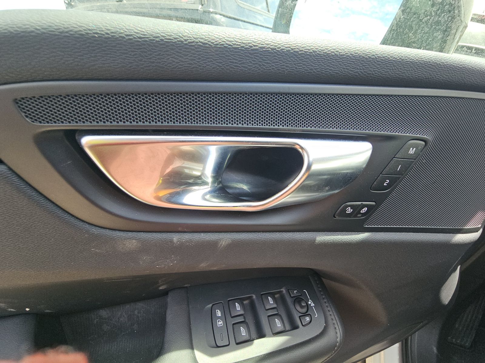 2025 Volvo XC60 B5 Plus AWD