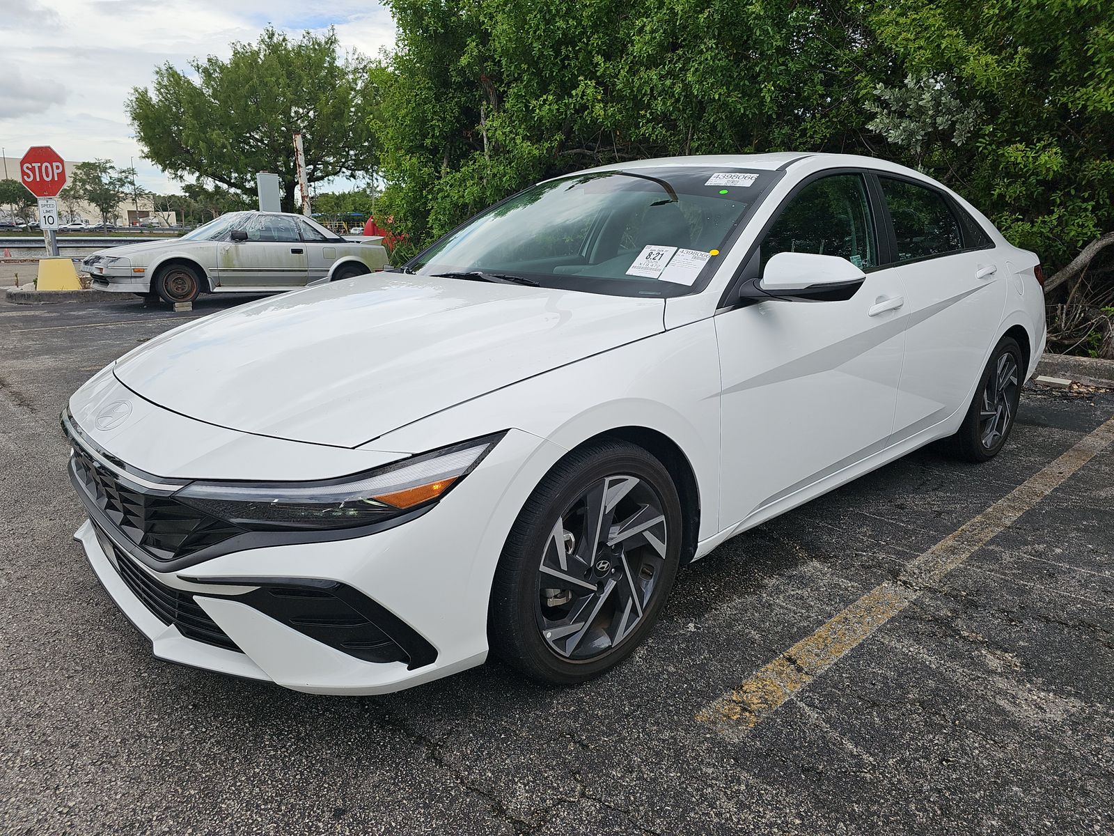2025 Hyundai Elantra Limited FWD