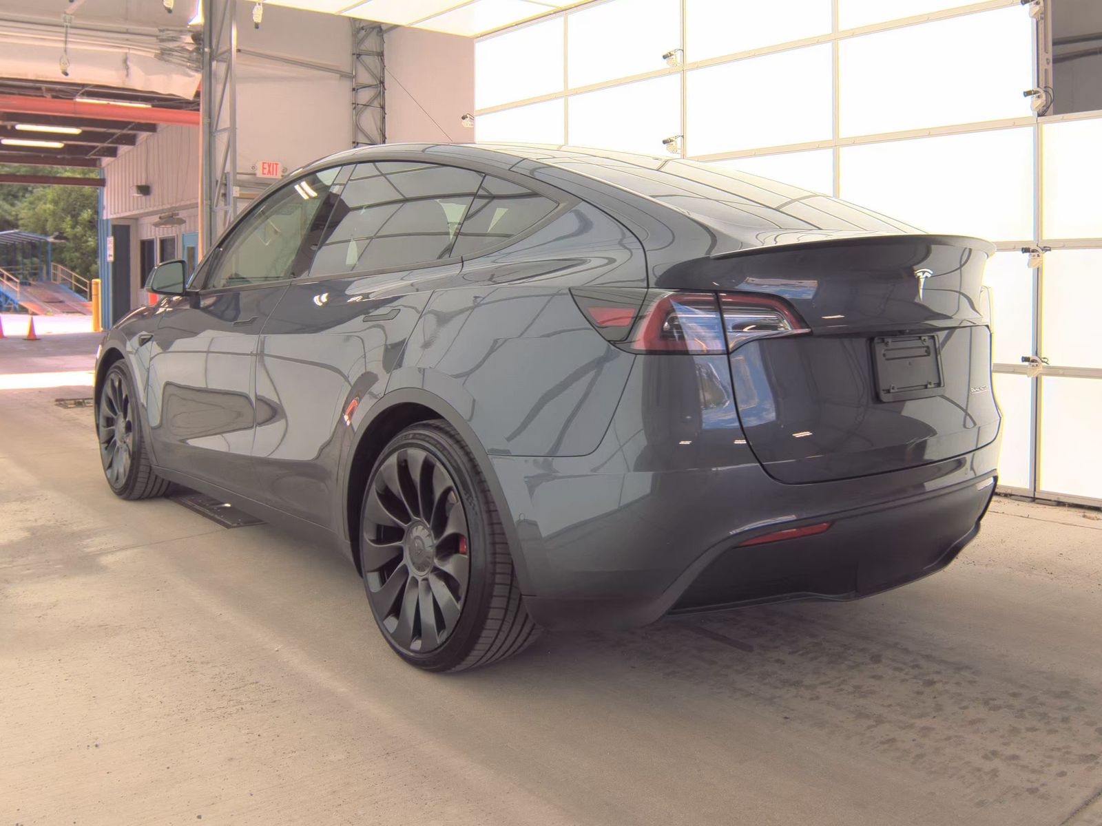 TESLA MODEL Y - 9