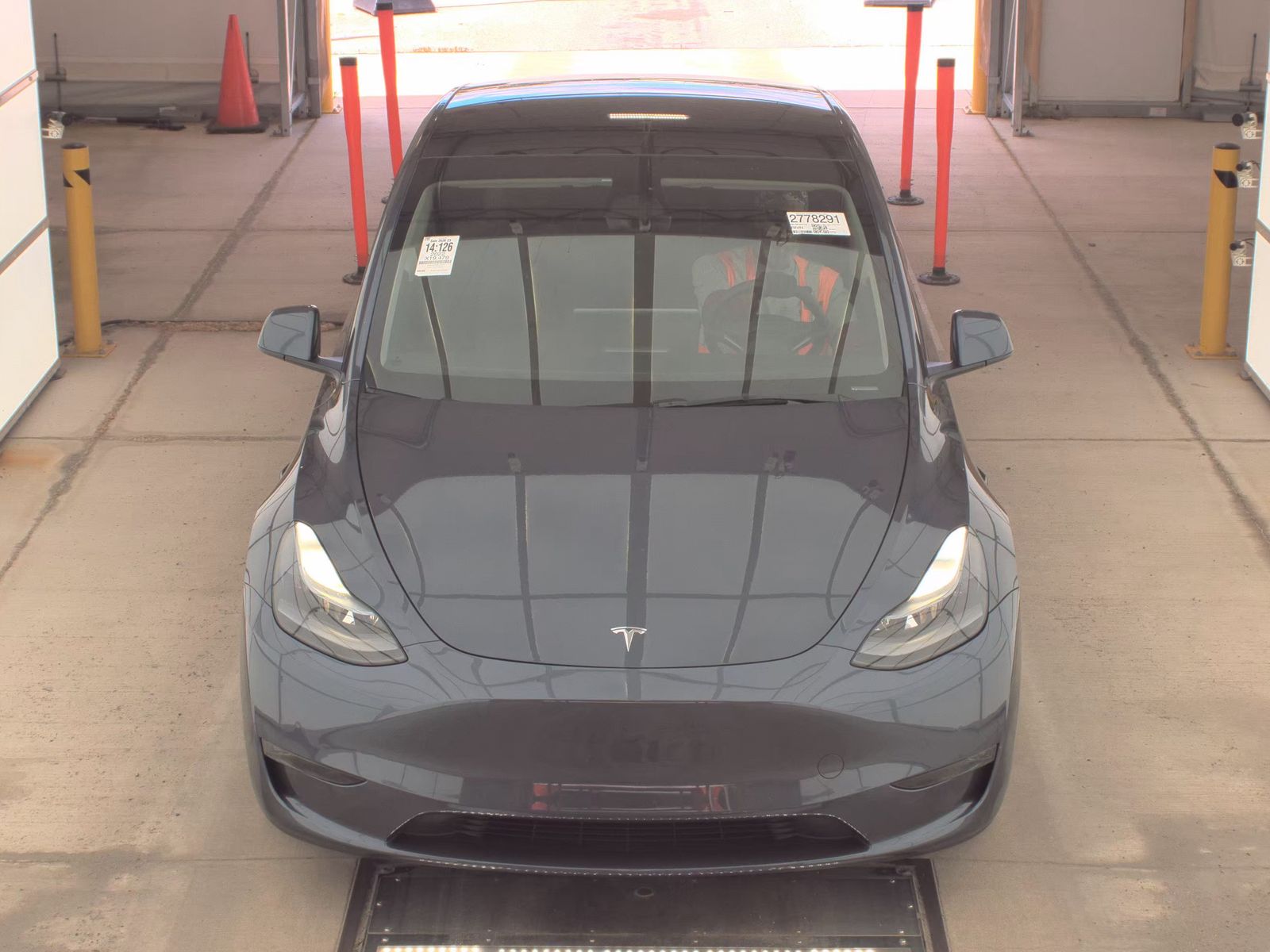 TESLA MODEL Y - 3