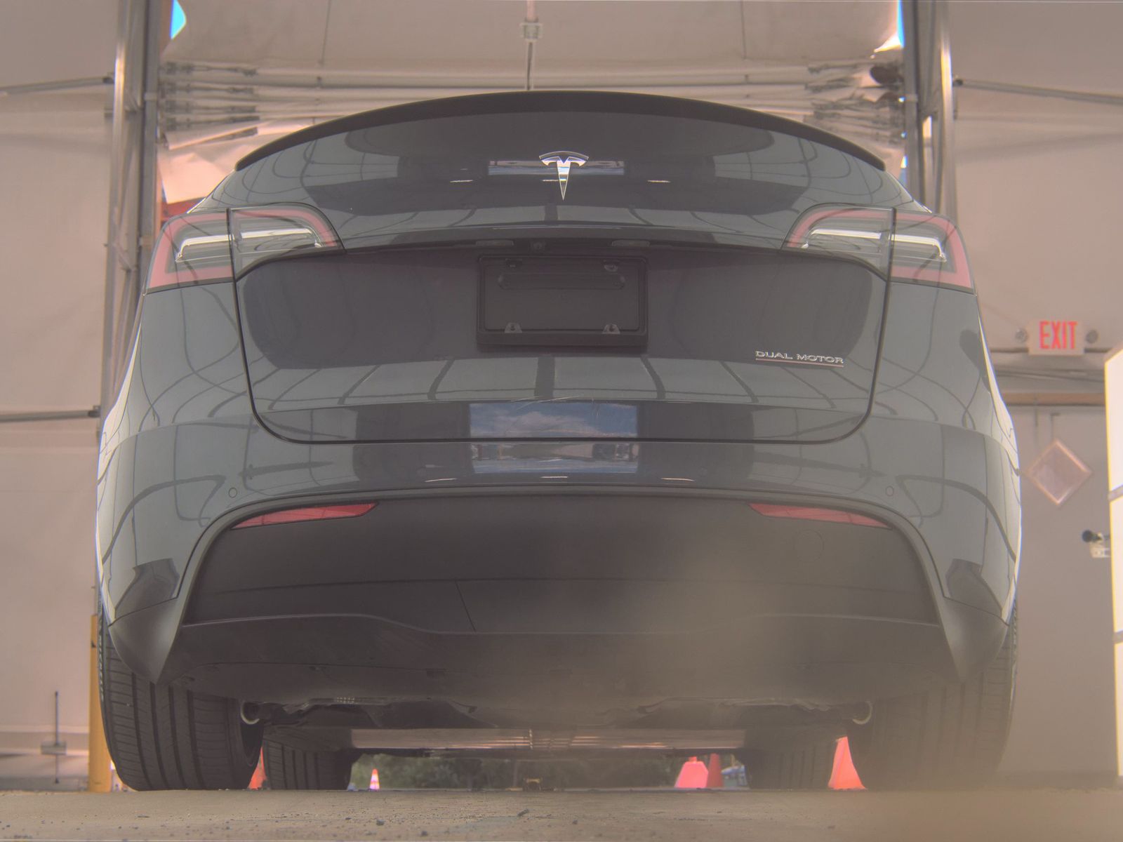 TESLA MODEL Y - 8