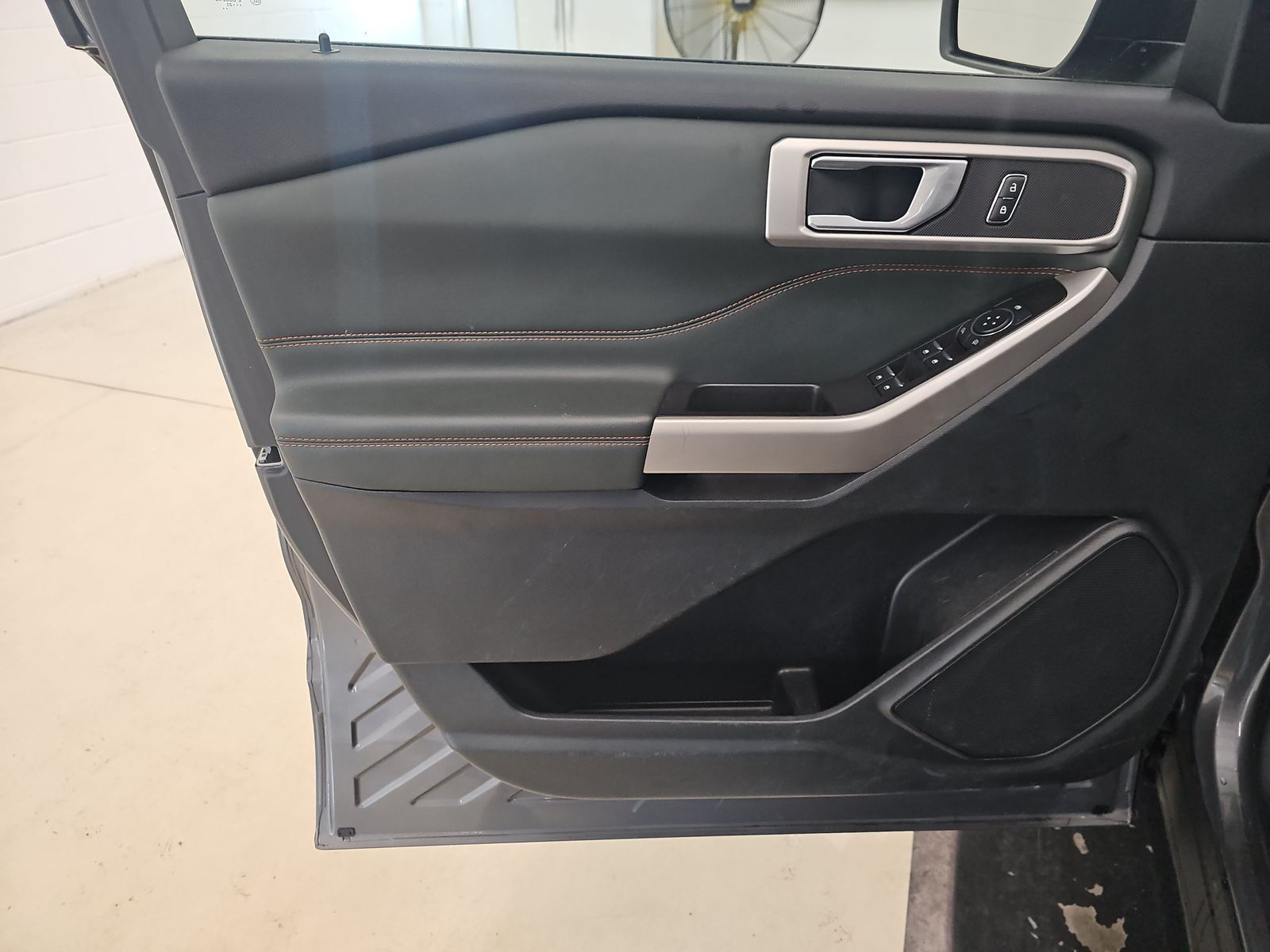 FORD EXPLORER - 10