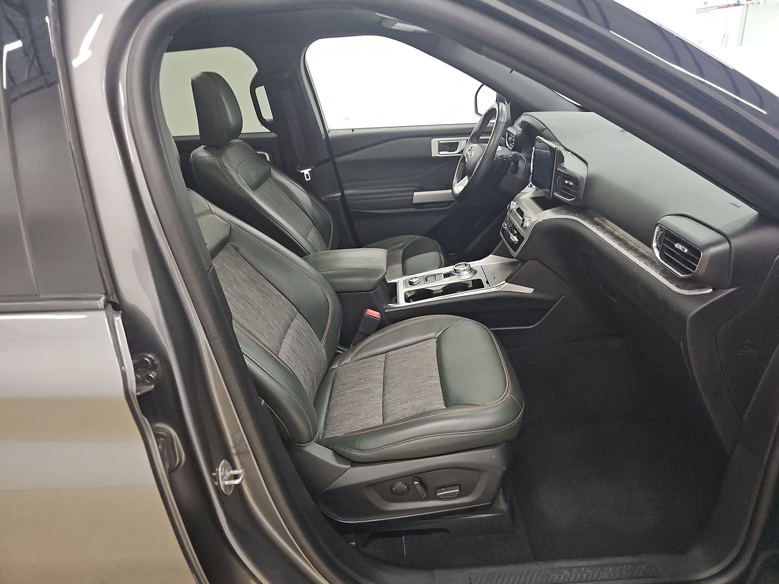 FORD EXPLORER - 9