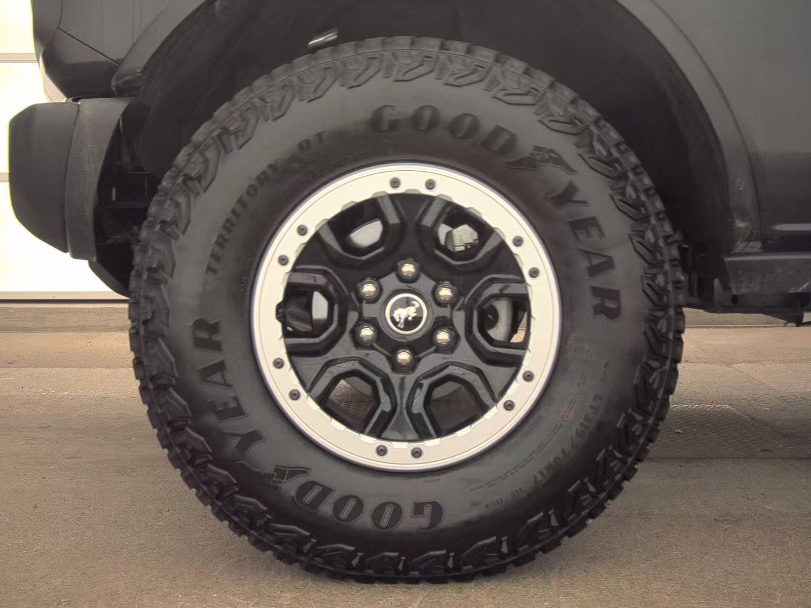 FORD BRONCO - 10