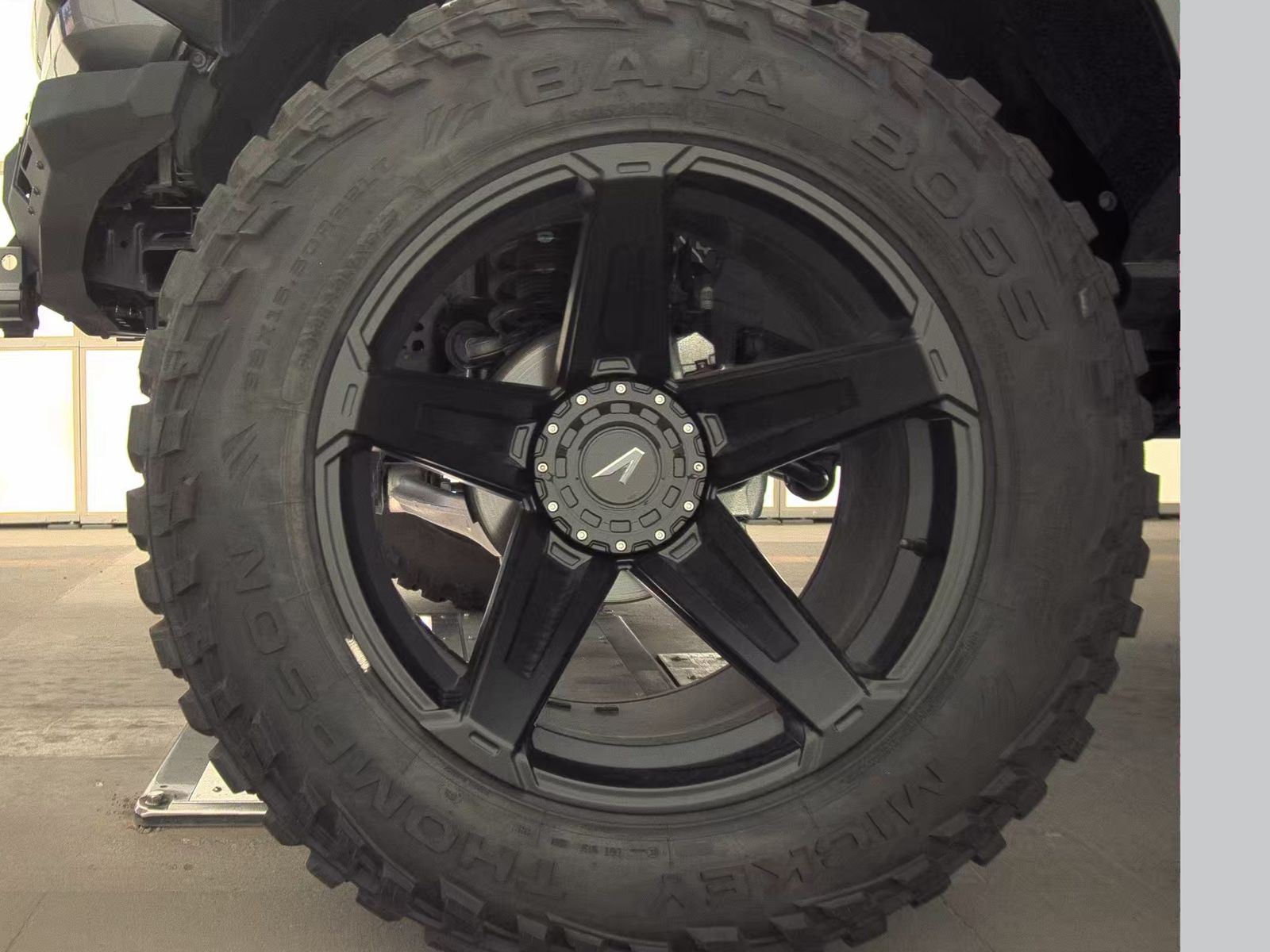 FORD BRONCO - 10