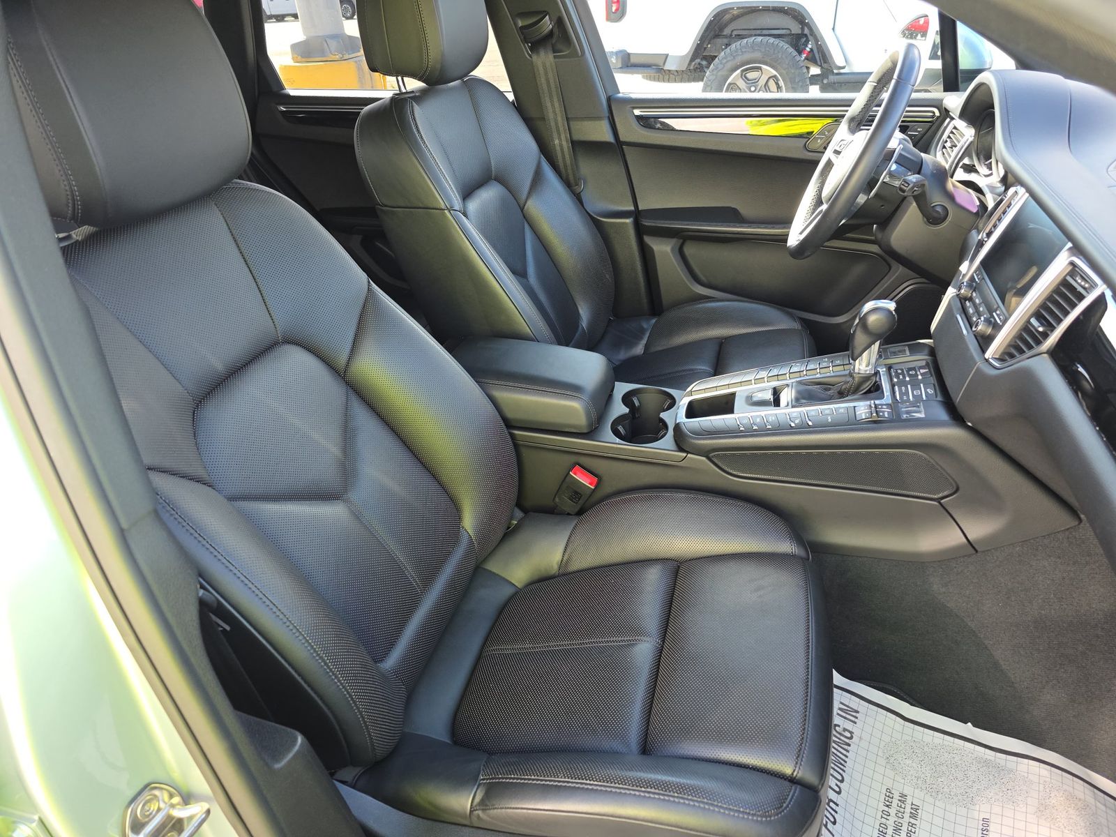 2018 Porsche Macan Base AWD