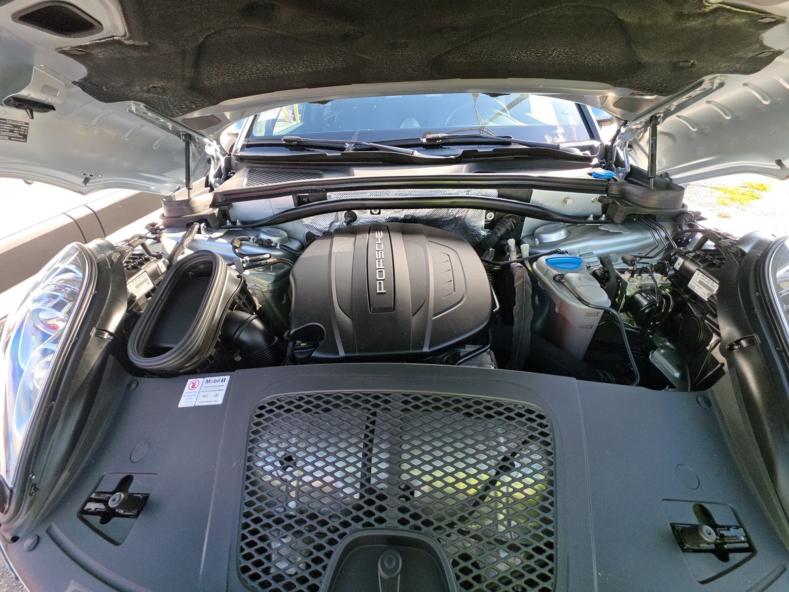 2018 Porsche Macan Base AWD