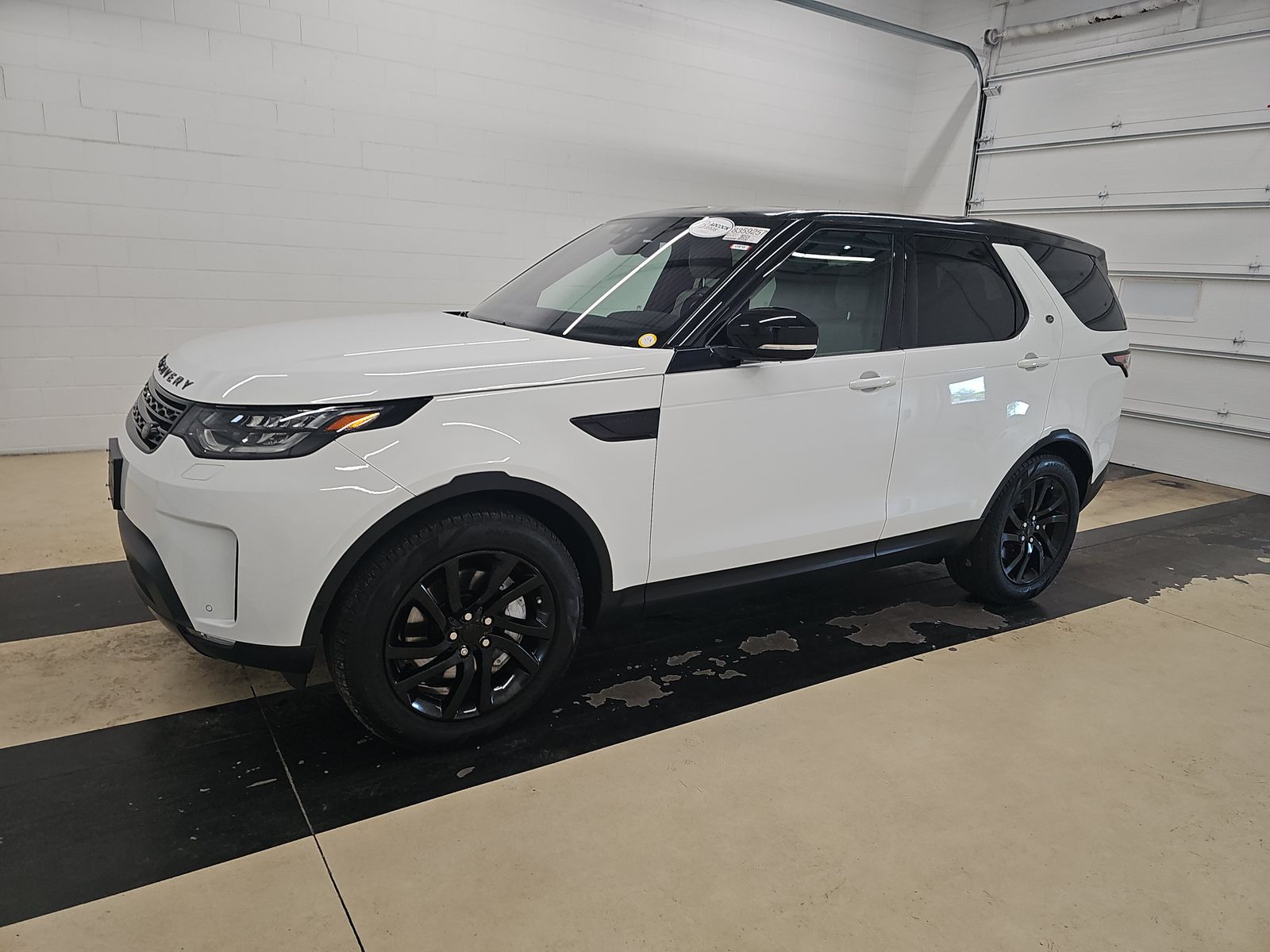 2020 Land Rover Discovery HSE SC V6's photo