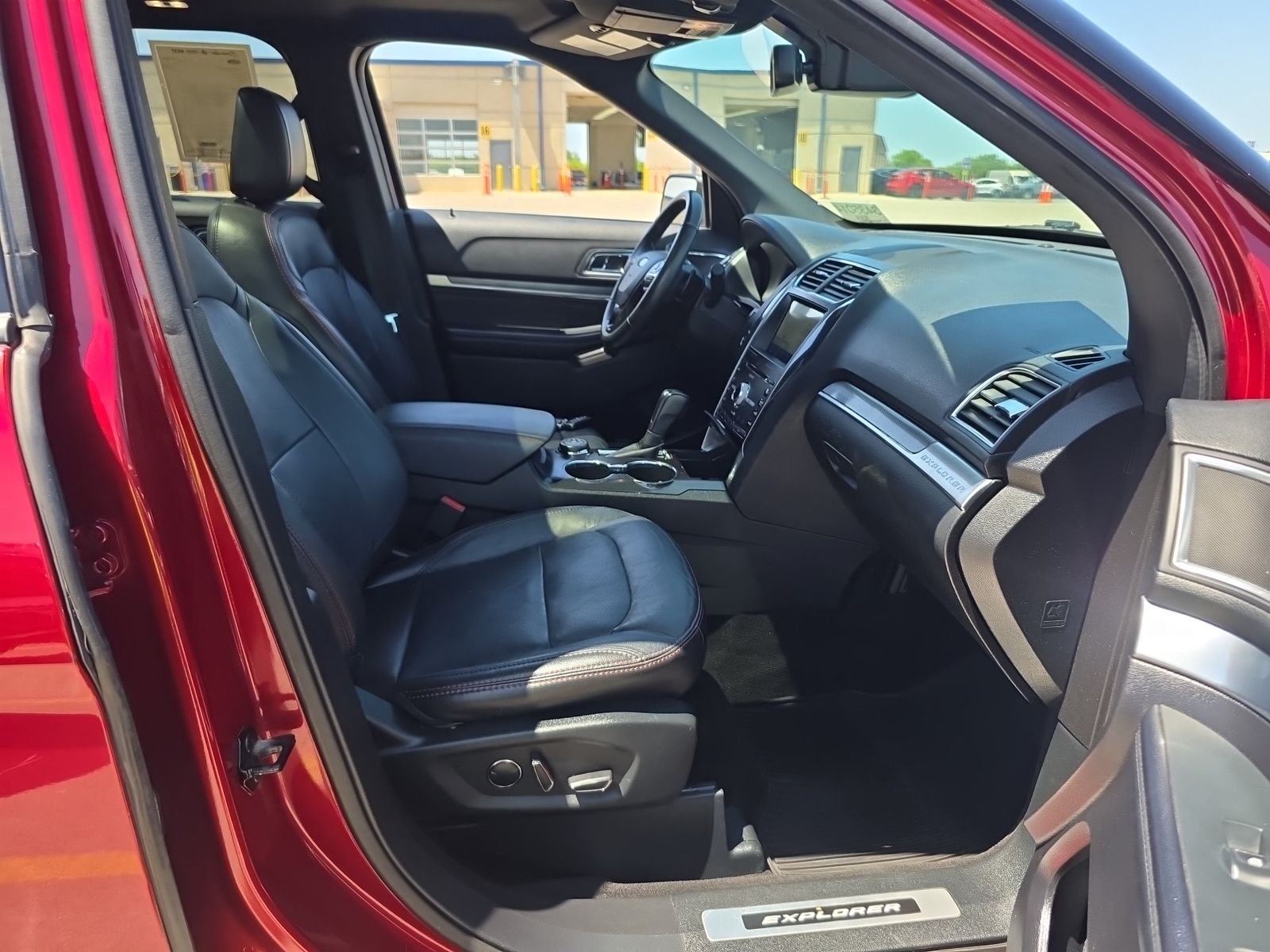 FORD EXPLORER - 9
