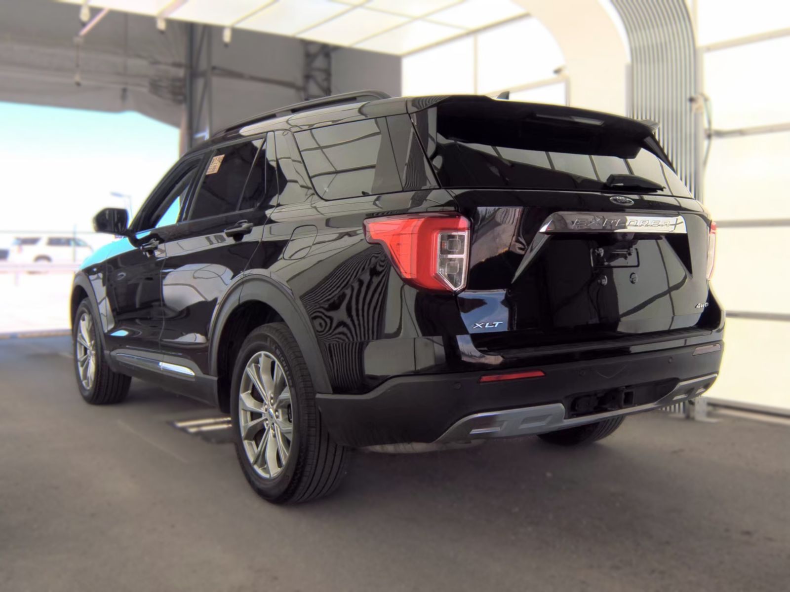 FORD EXPLORER - 9