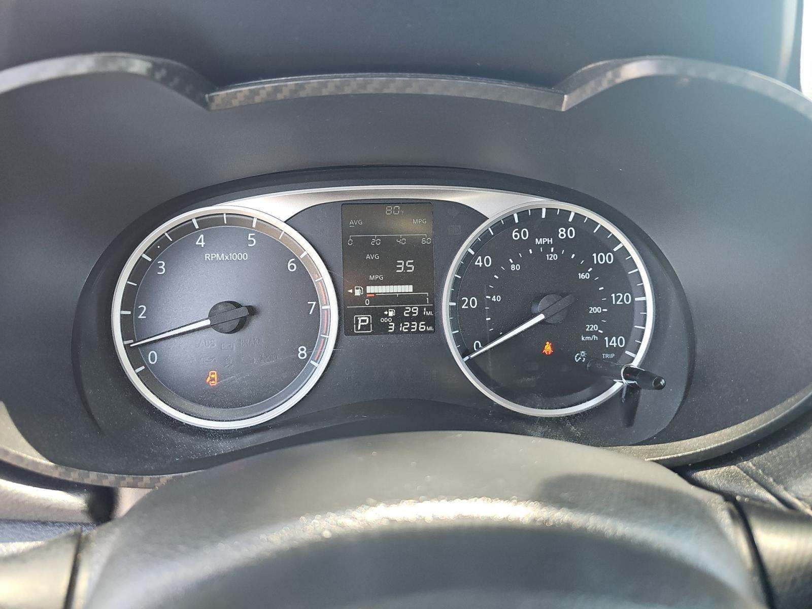 NISSAN VERSA - 9