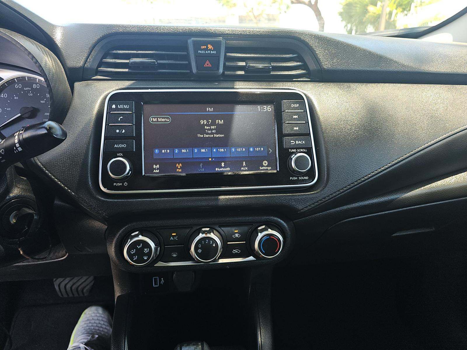 NISSAN VERSA - 8