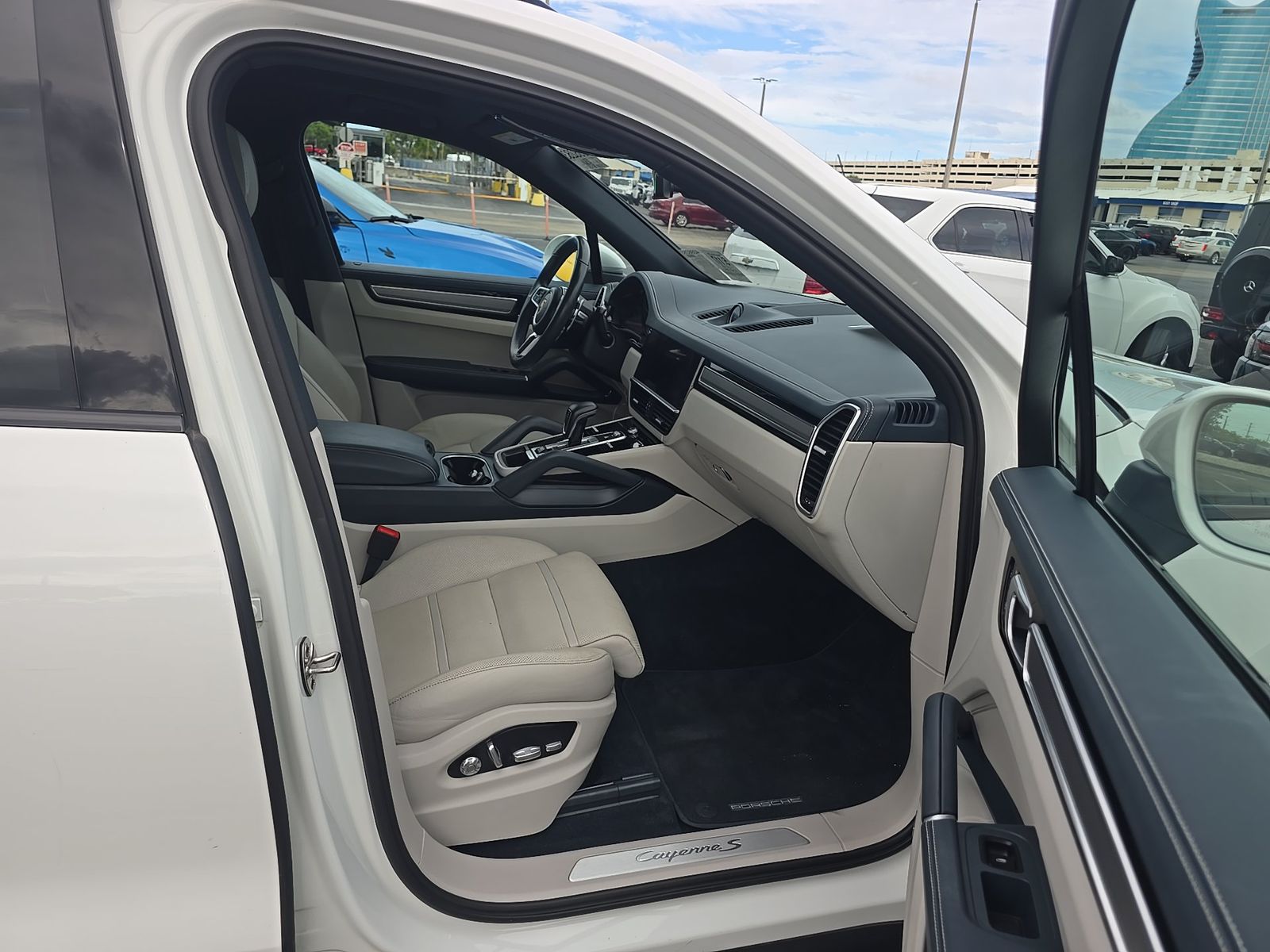 PORSCHE CAYENNE - 9