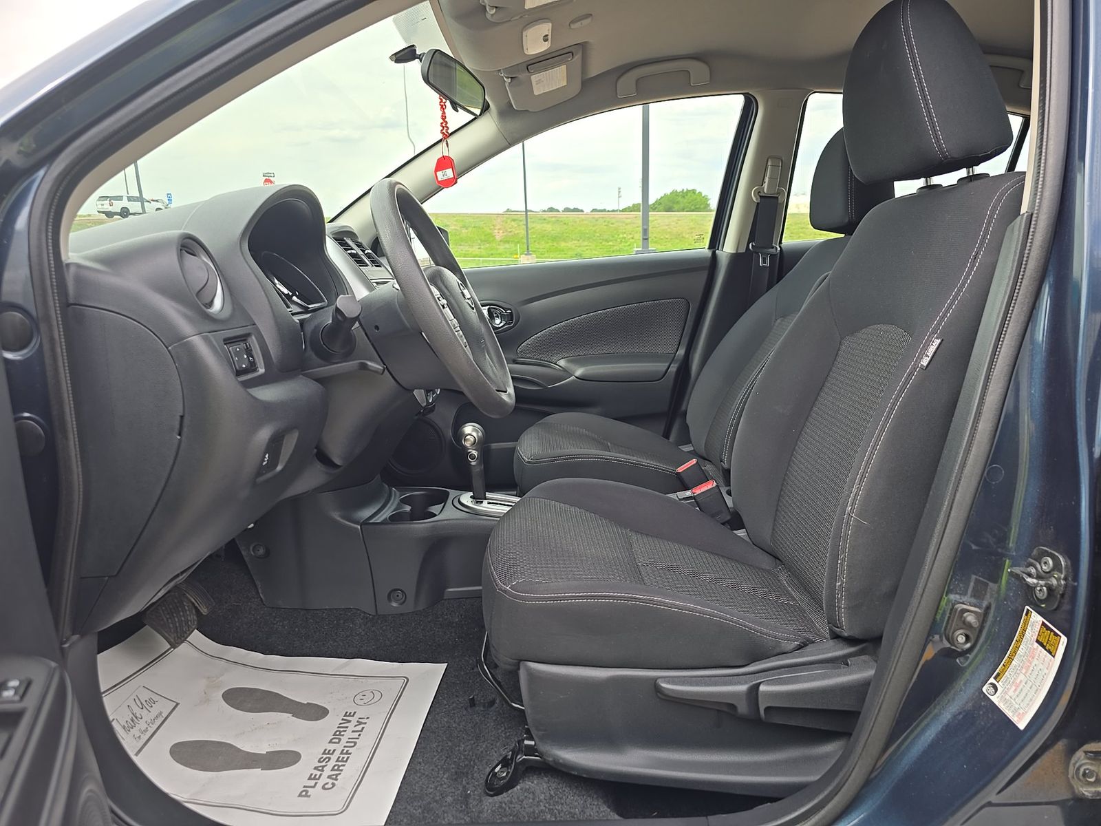 NISSAN VERSA - 8