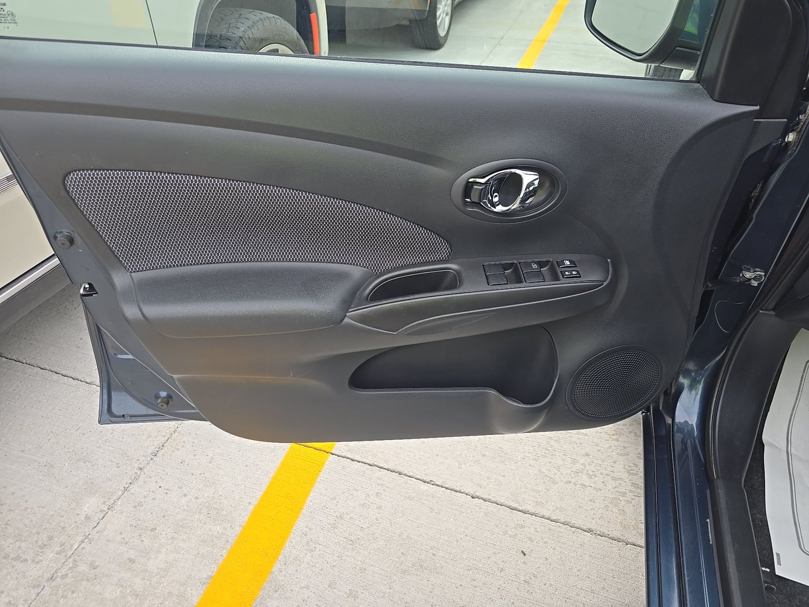 NISSAN VERSA - 10