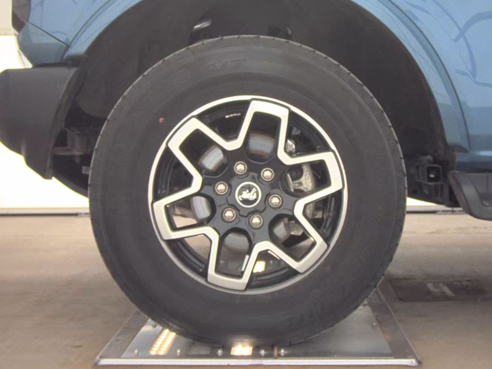 FORD BRONCO - 10