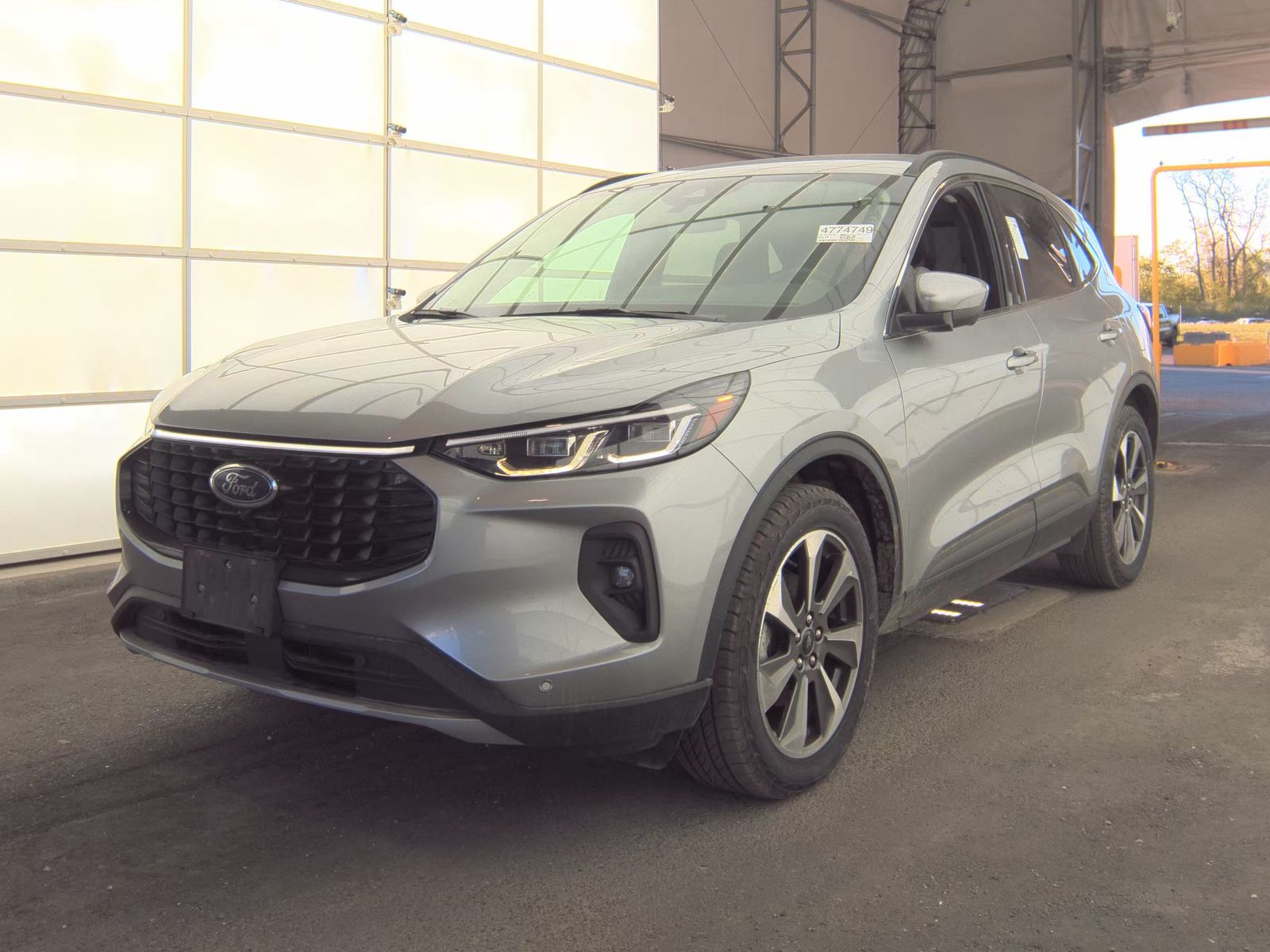 FORD ESCAPE - 1
