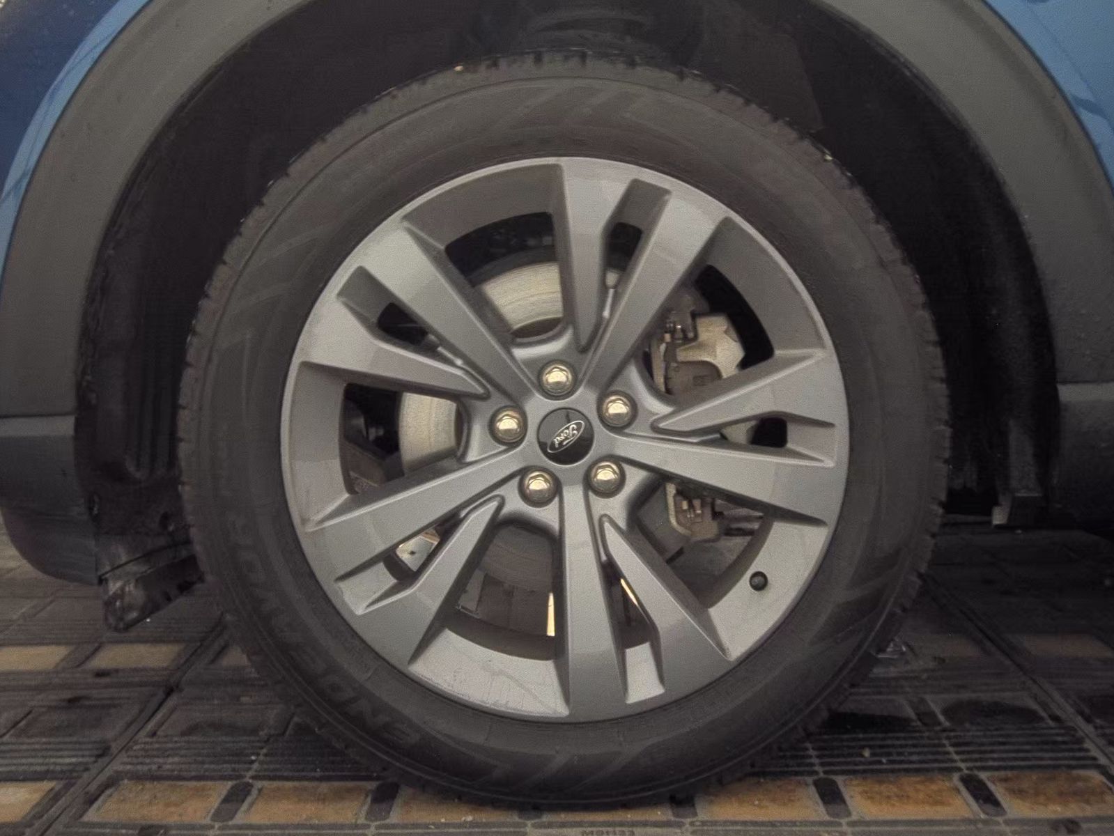 FORD EXPLORER - 10