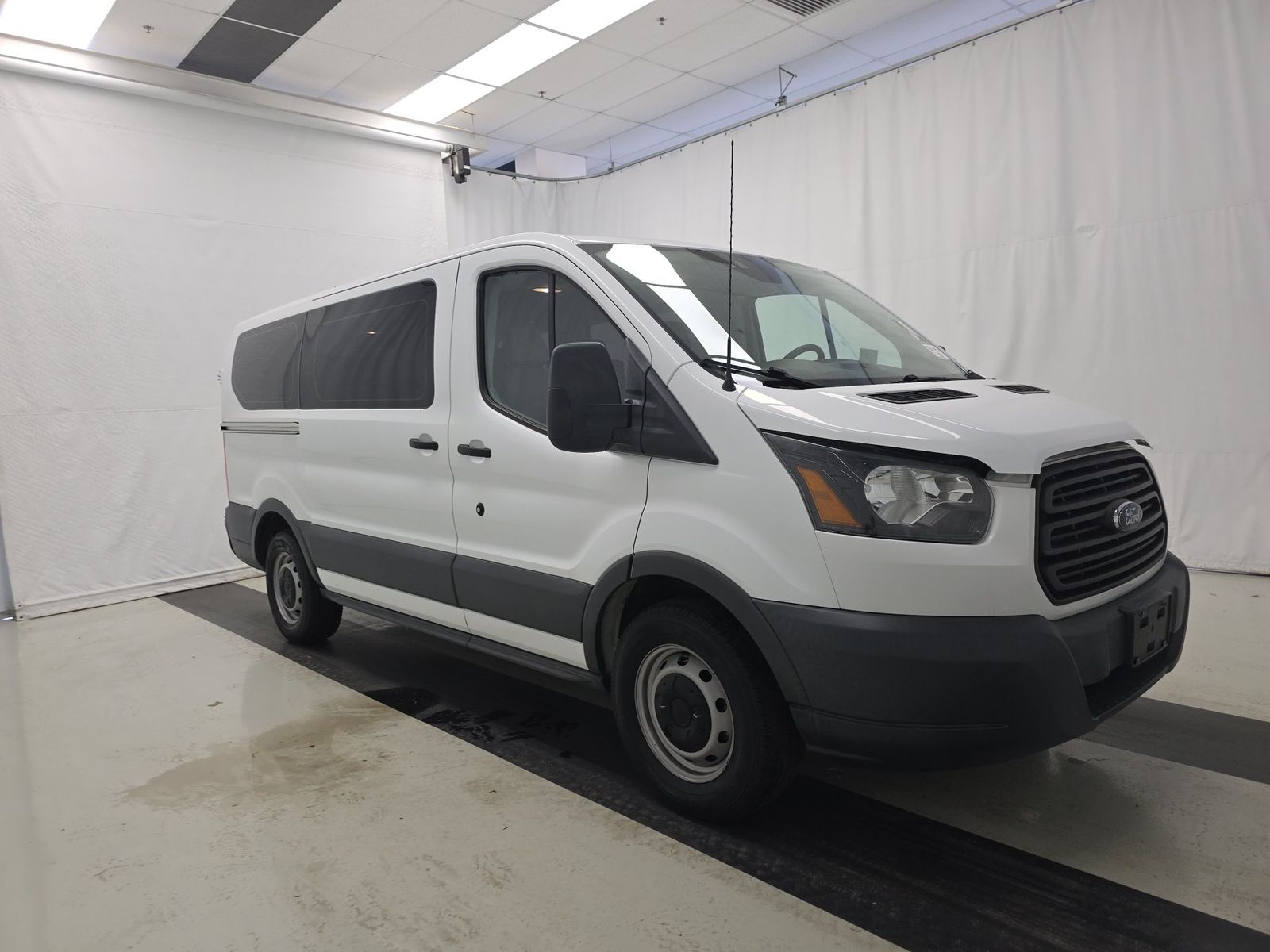 FORD TRANSIT 150 - 4