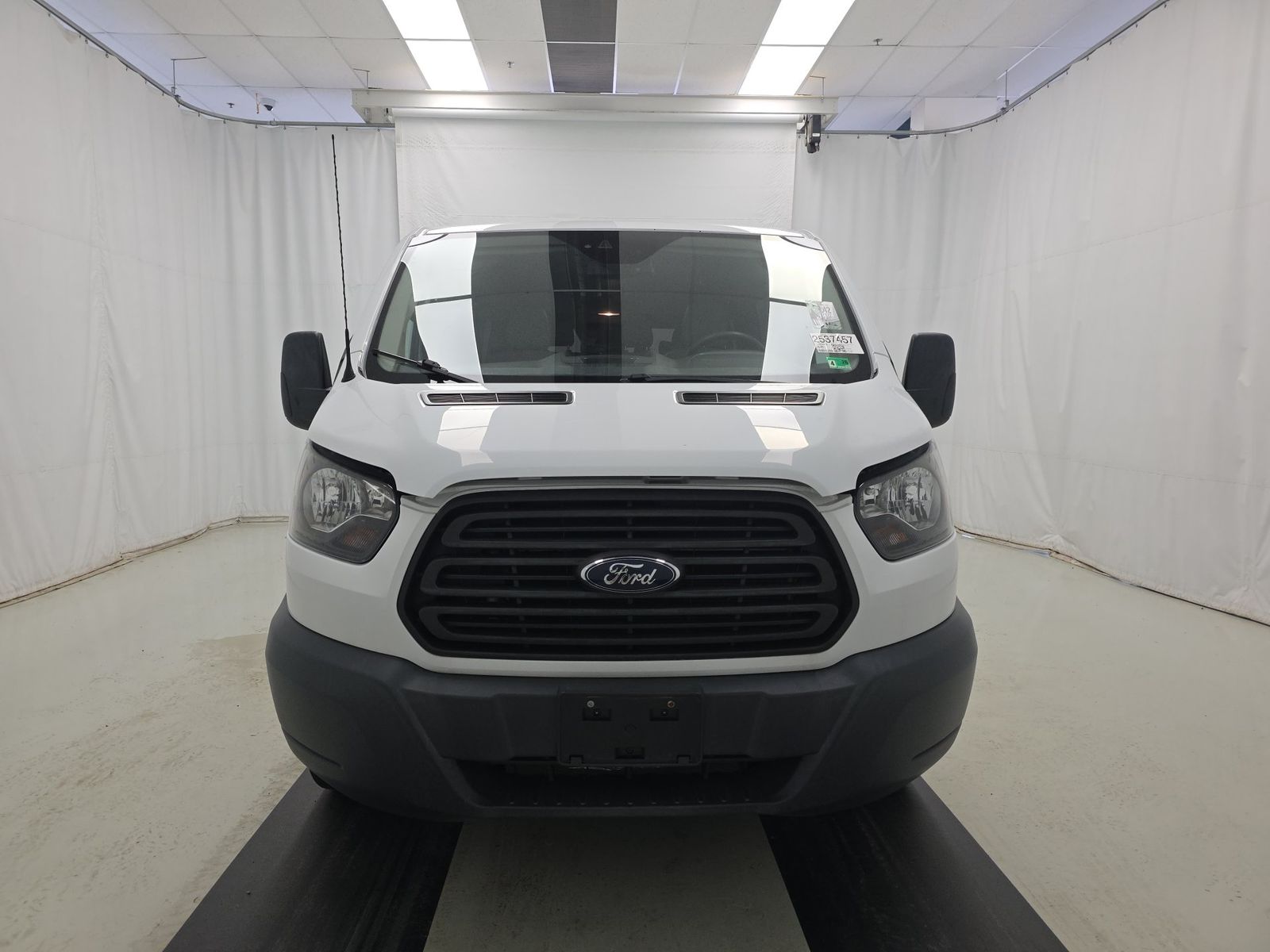 FORD TRANSIT 150 - 3