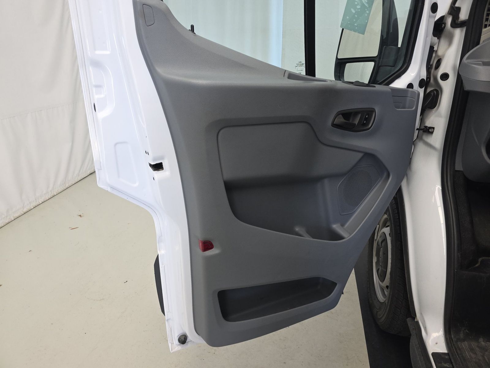 FORD TRANSIT 150 - 10