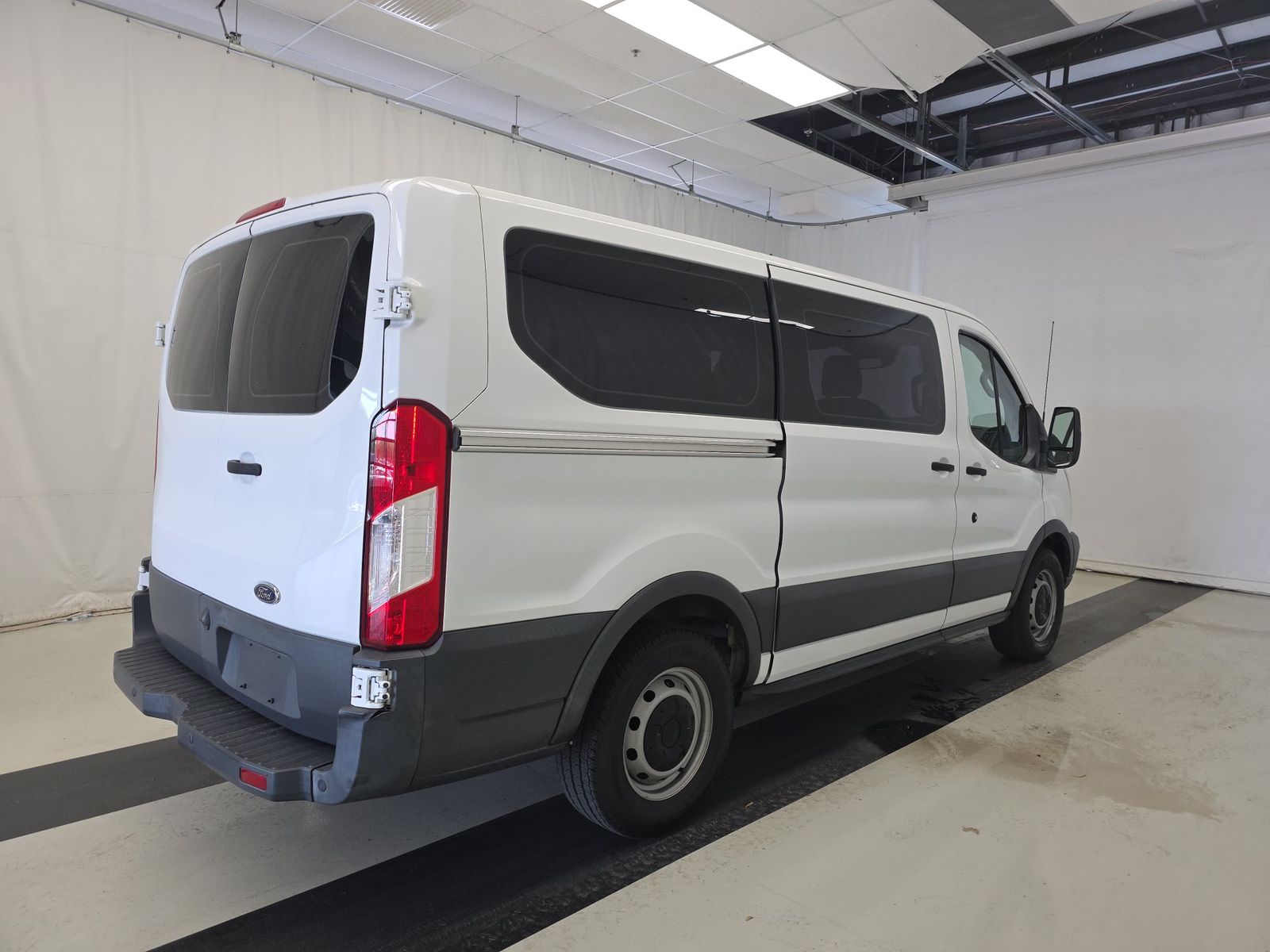 FORD TRANSIT 150 - 5