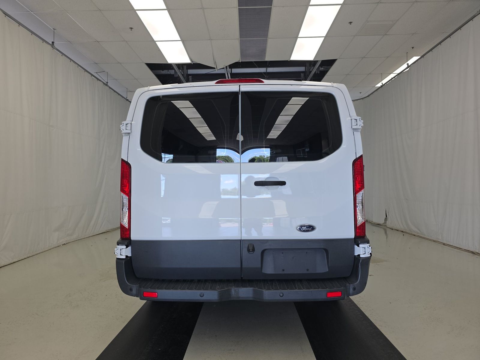 FORD TRANSIT 150 - 6