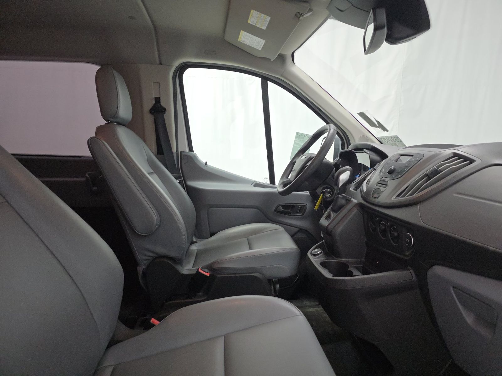 FORD TRANSIT 150 - 9