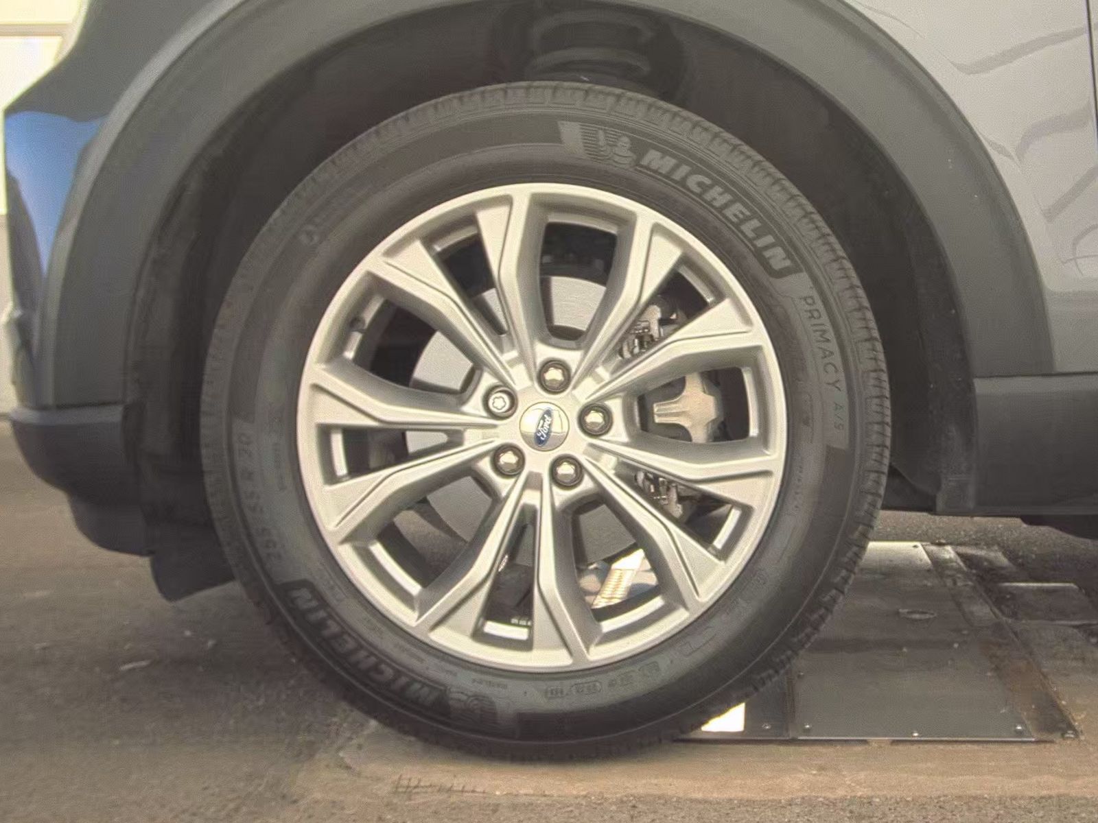 FORD EXPLORER - 10