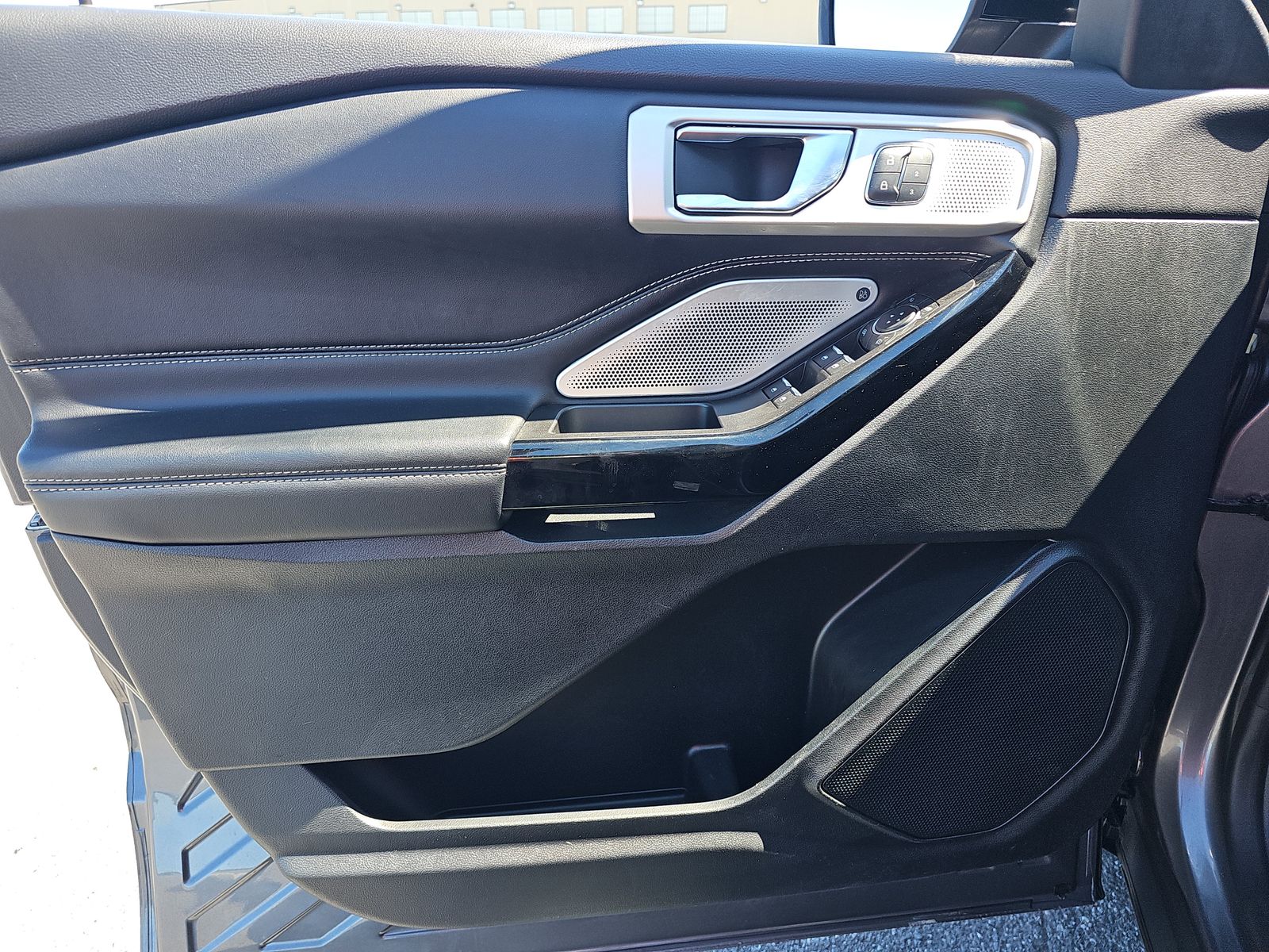 FORD EXPLORER - 10