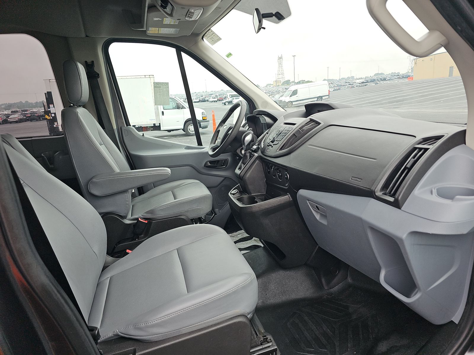 FORD TRANSIT 150 - 9