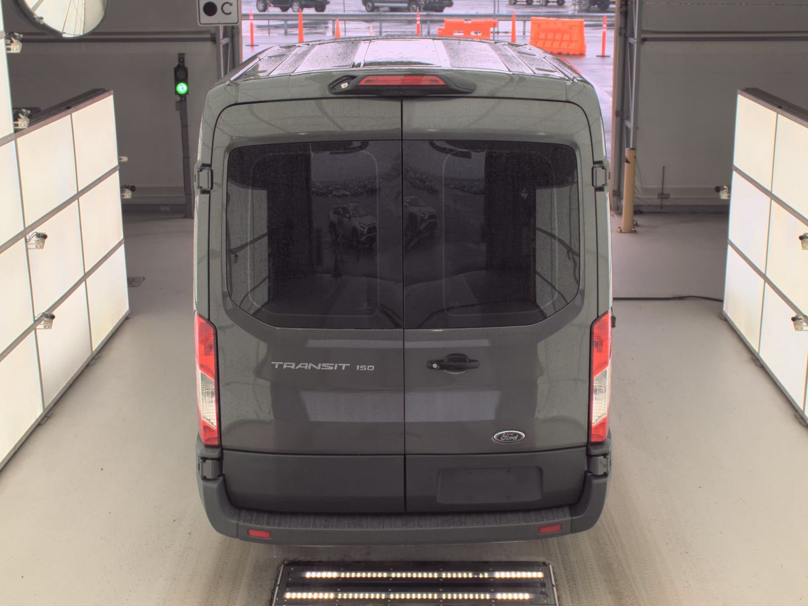 FORD TRANSIT 150 - 6