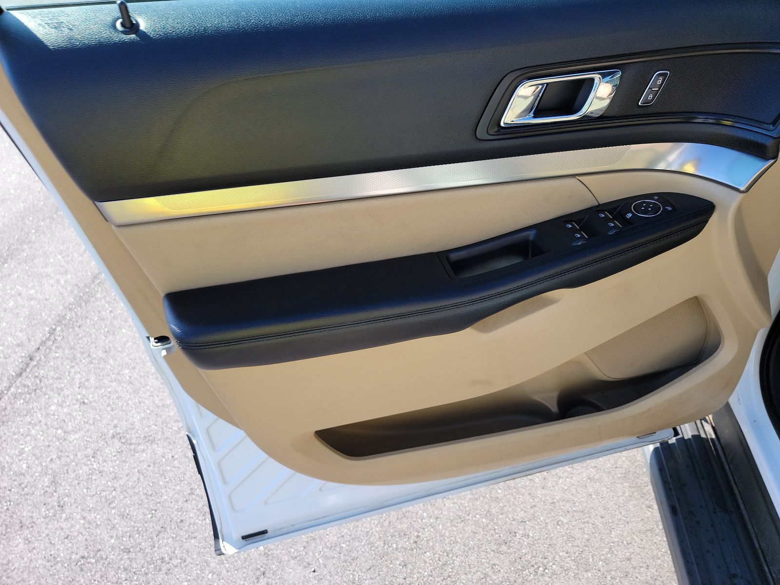 FORD EXPLORER - 10