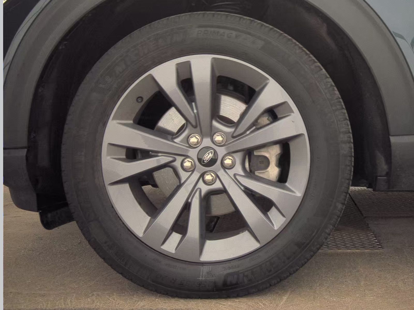 FORD EXPLORER - 10