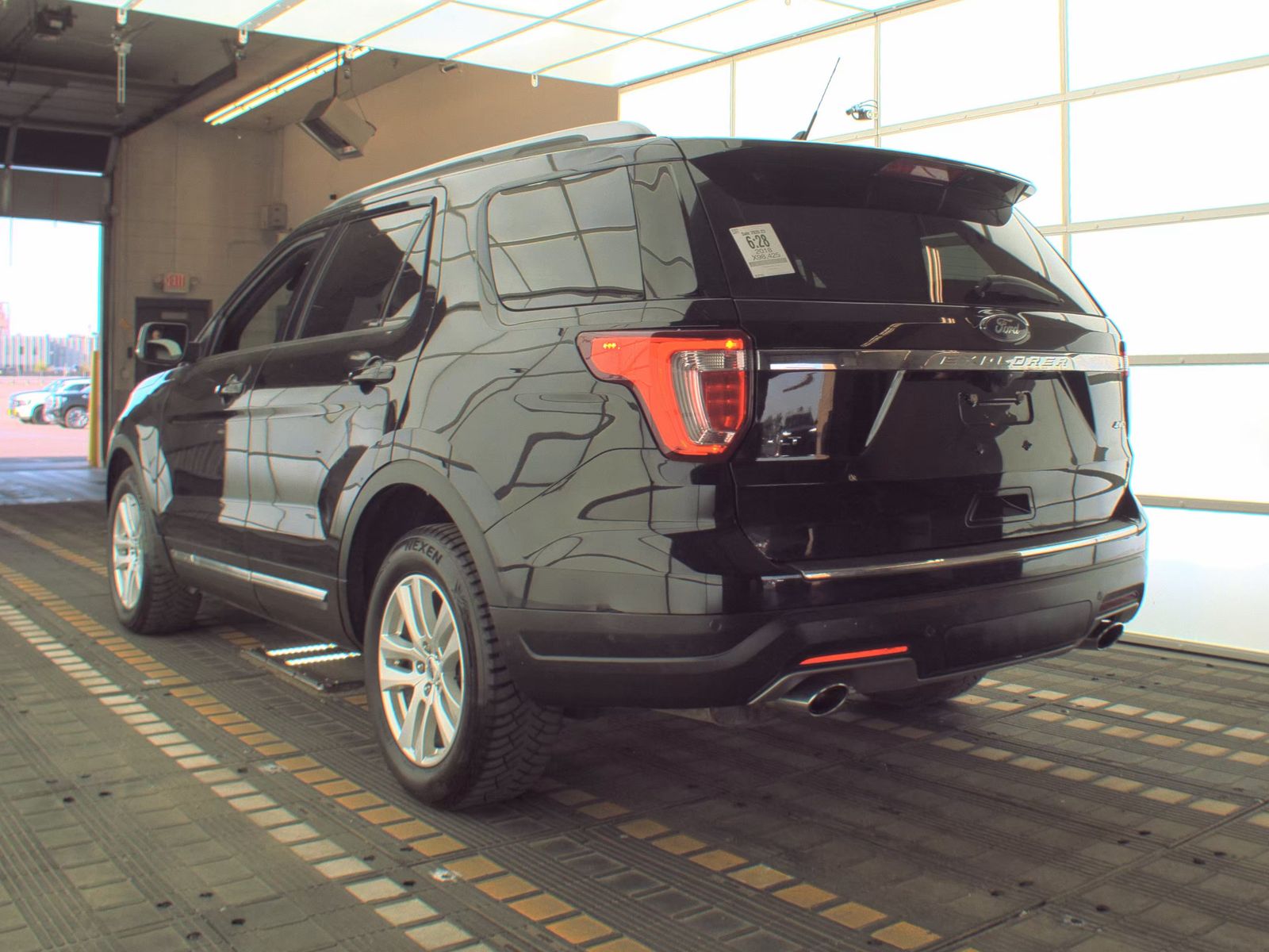 FORD EXPLORER - 9