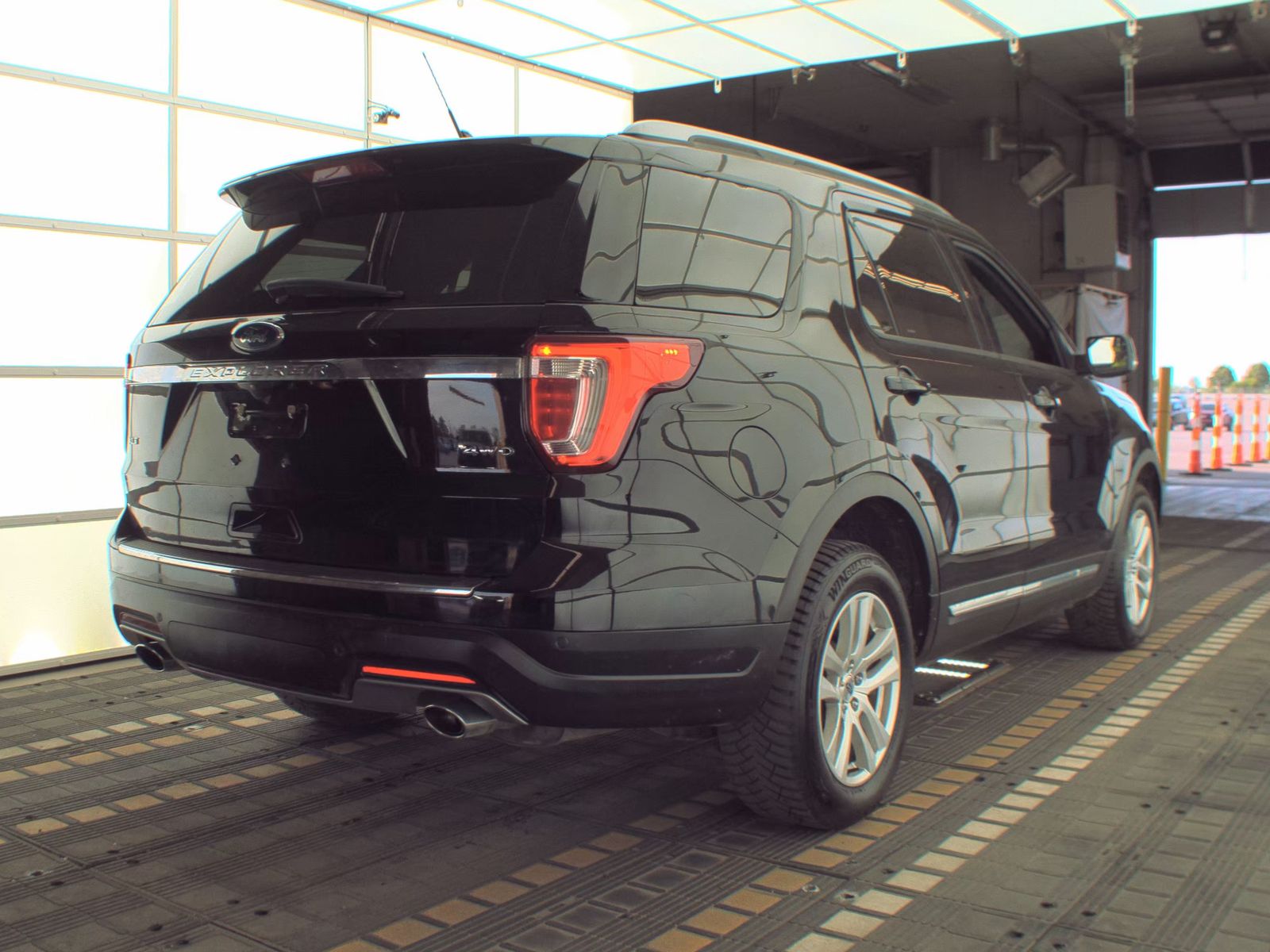 FORD EXPLORER - 6