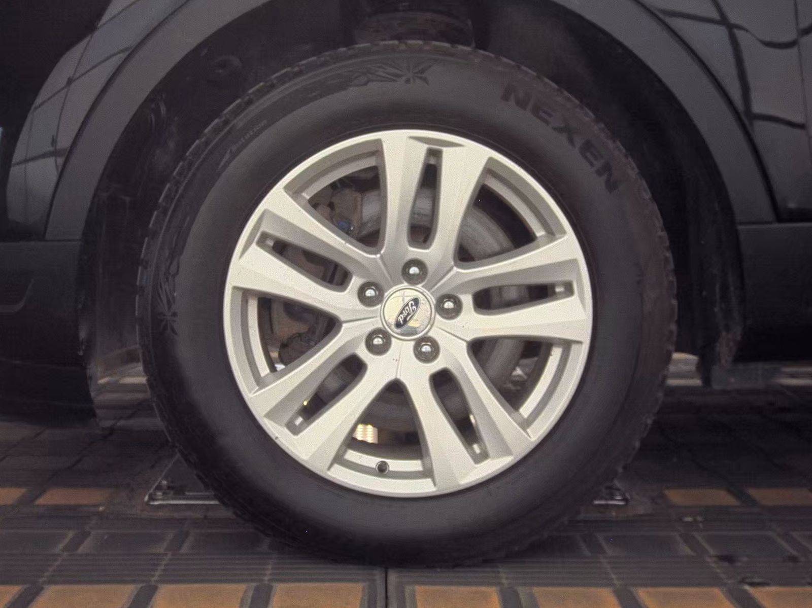 FORD EXPLORER - 10