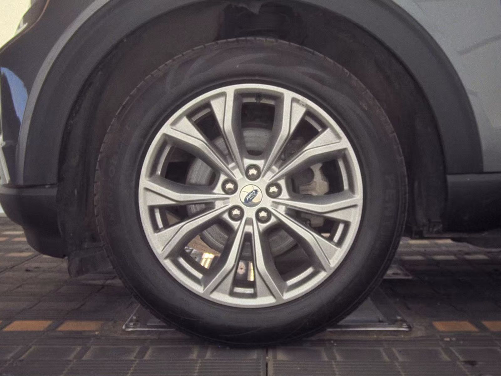 FORD EXPLORER - 10