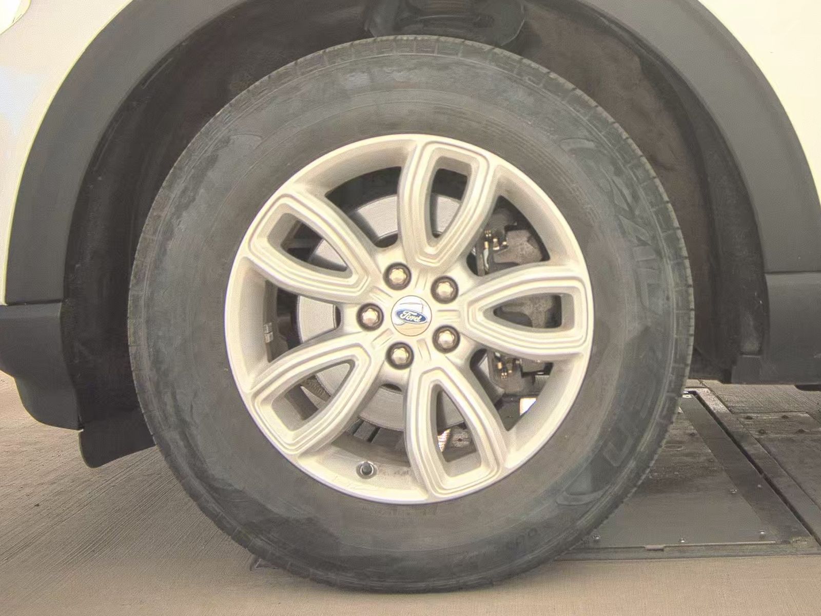 FORD EXPLORER - 10