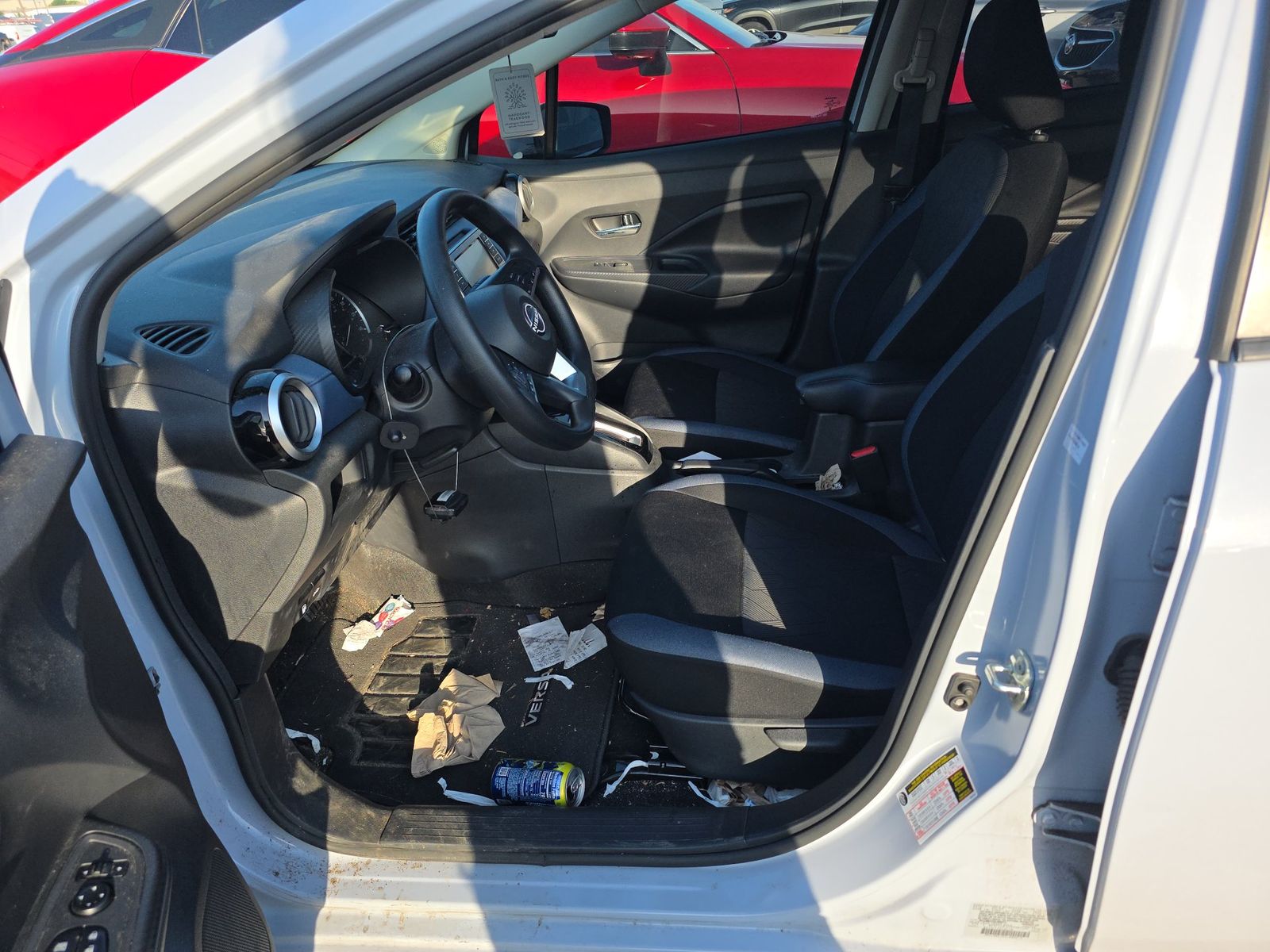 NISSAN VERSA - 8