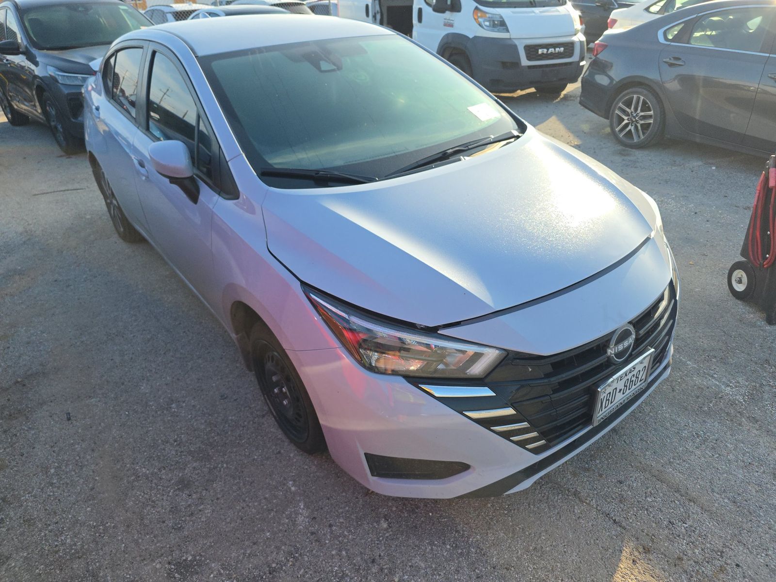 NISSAN VERSA - 4