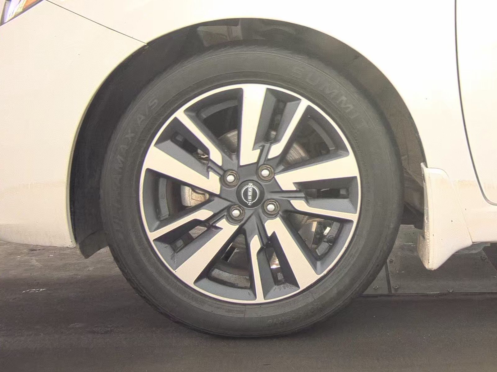 NISSAN VERSA - 10