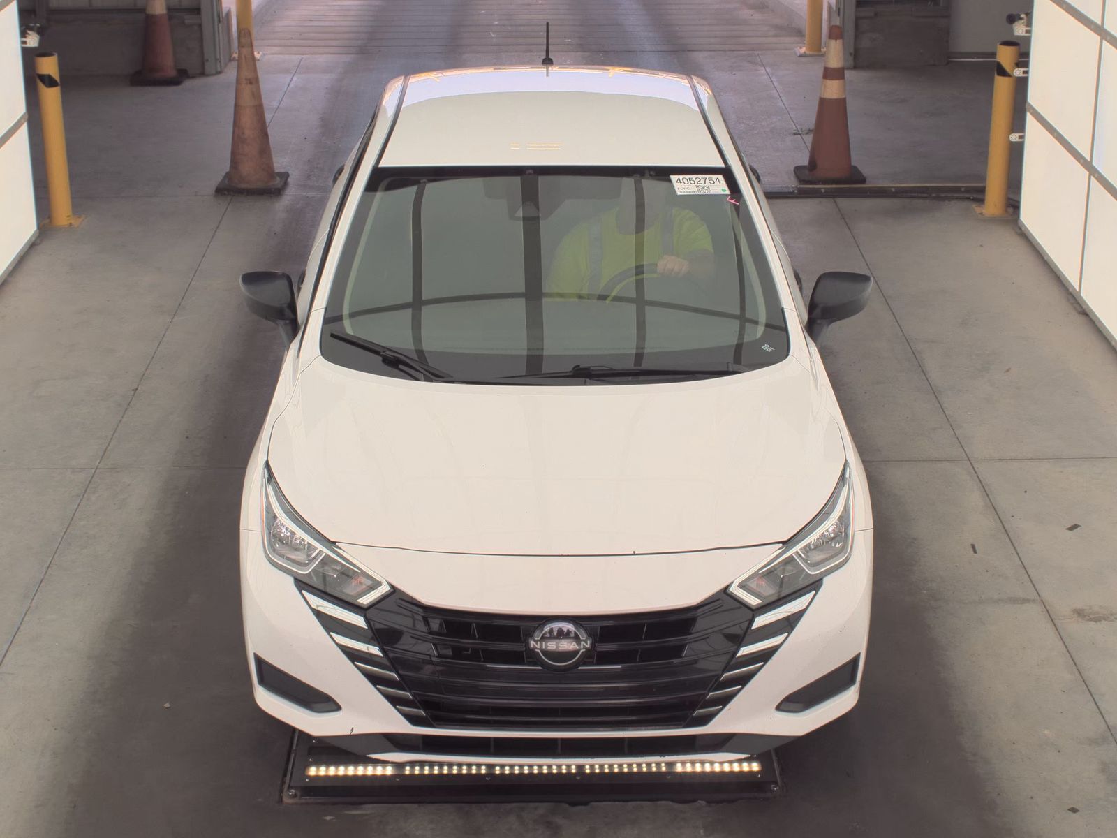 NISSAN VERSA - 3
