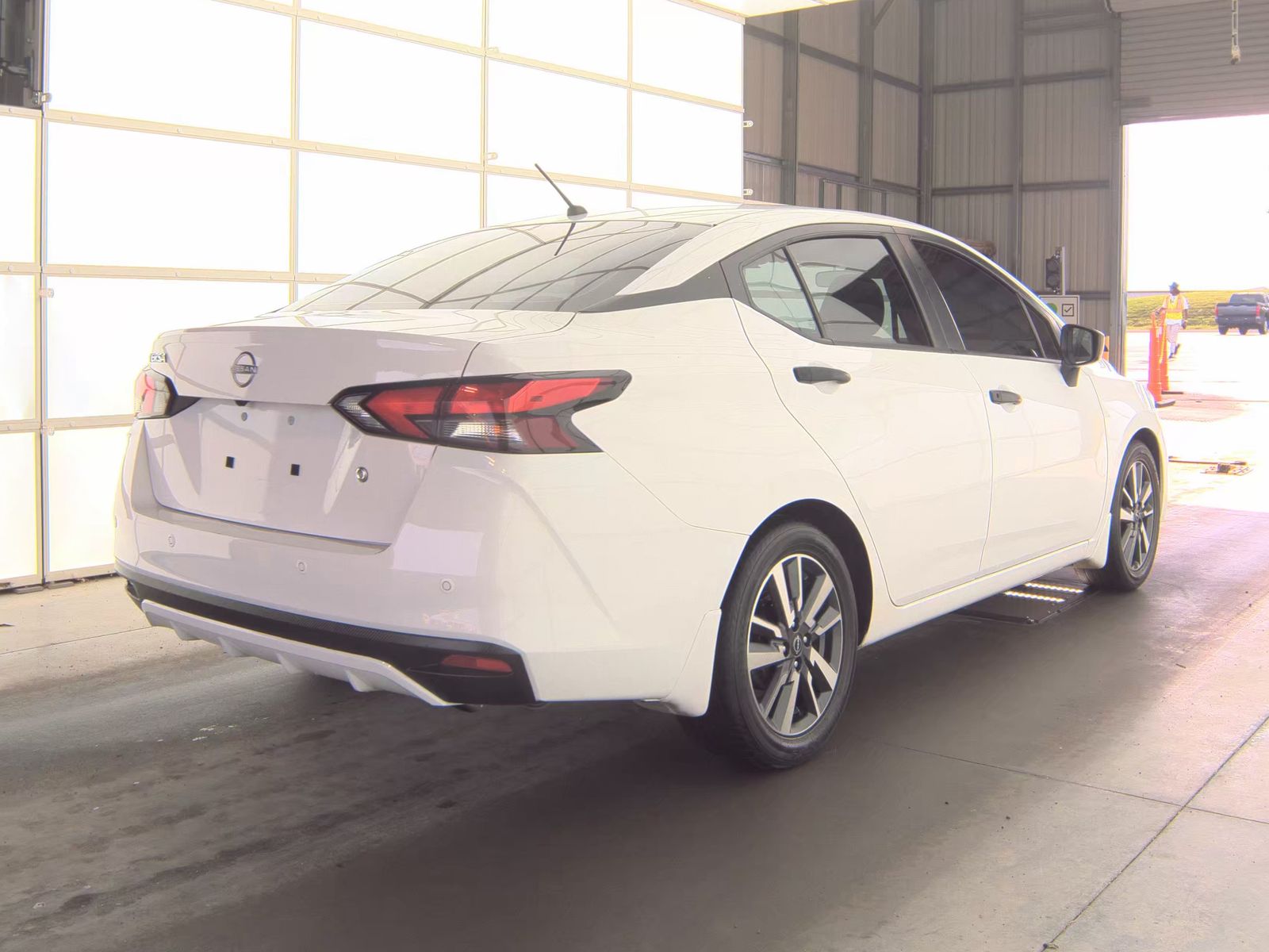 NISSAN VERSA - 6