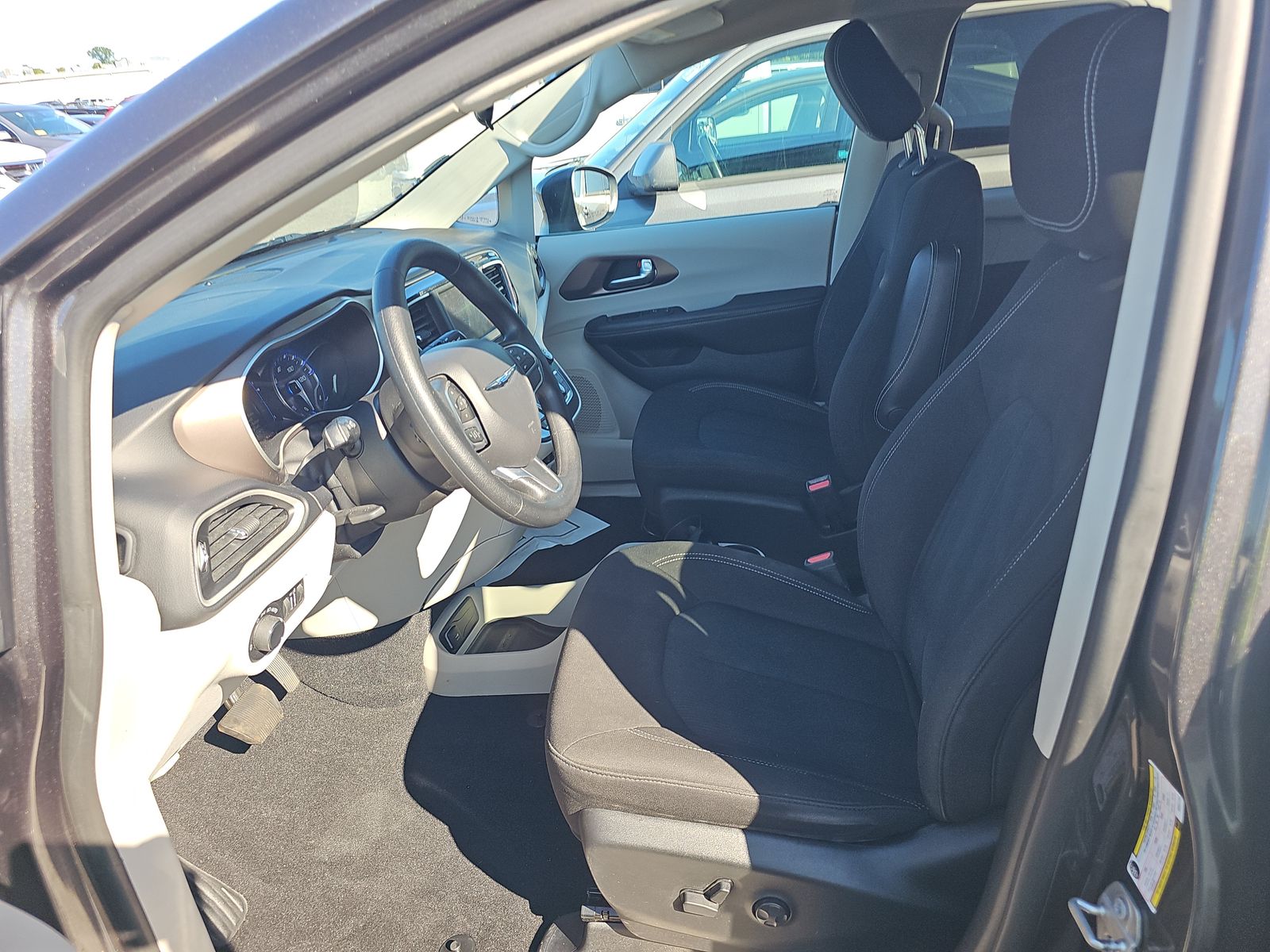 CHRYSLER VOYAGER - 8