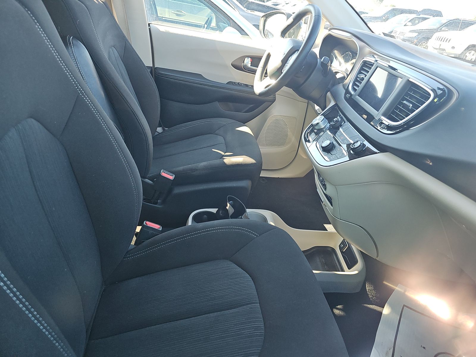 CHRYSLER VOYAGER - 9