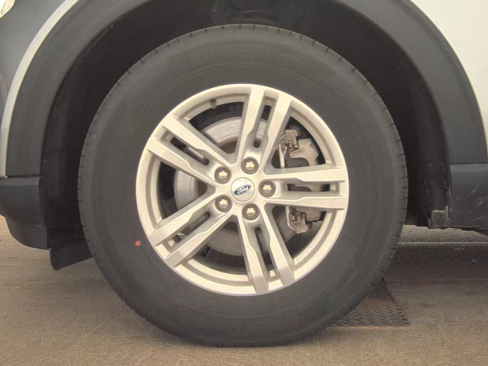 FORD EXPLORER - 10