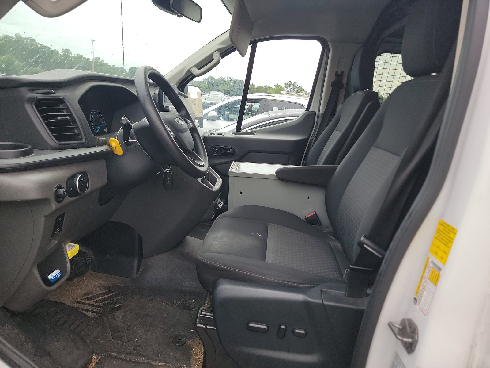 FORD TRANSIT 150 - 8