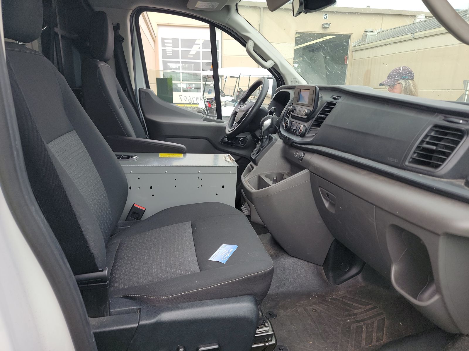 FORD TRANSIT 150 - 9